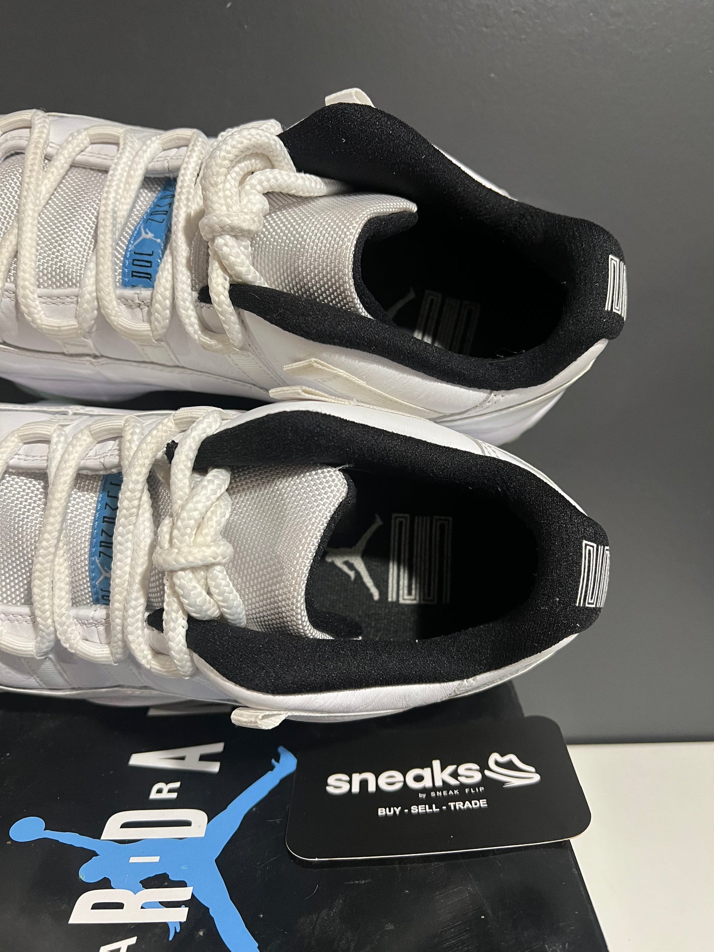 USED Air Jordan 11 Retro Low Legend Blue AV2187-117 SIZE 9M OG ALL AG25-317