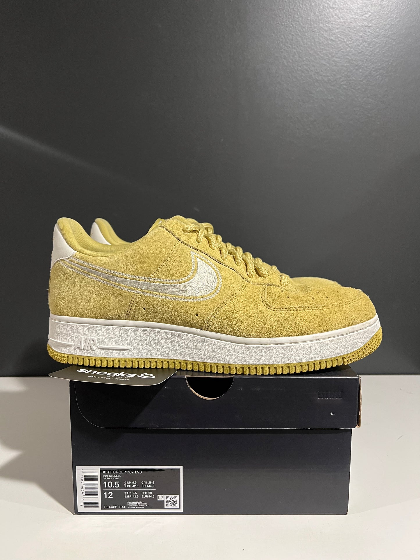 USED Air Force 1 '07 LV8 Embroidered Swoosh Buff Gold HJ4465-700 SIZE 10.5M OG ALL AG25-163