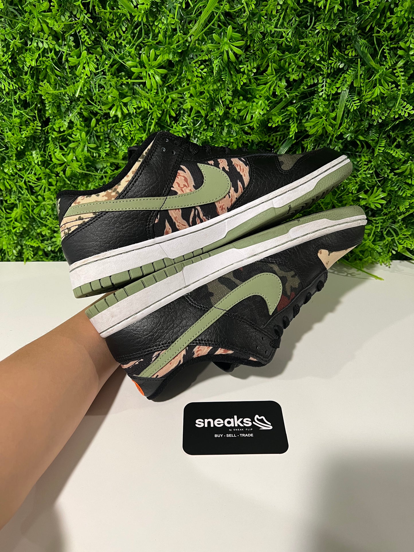 USED Dunk Low SE Black Multi-Camo DH0957-001 SIZE 10.5M NO BOX