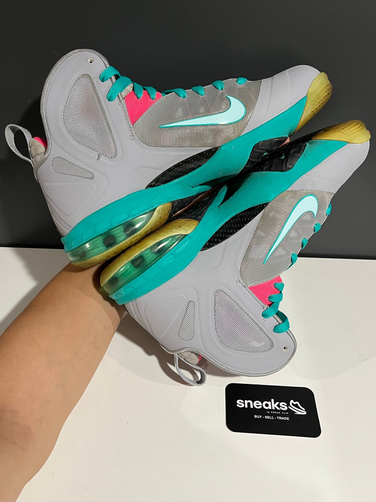 USED LeBron 9 P.S. Elite South Beach 516958-001 SIZE 10M NO BOX JY25-164