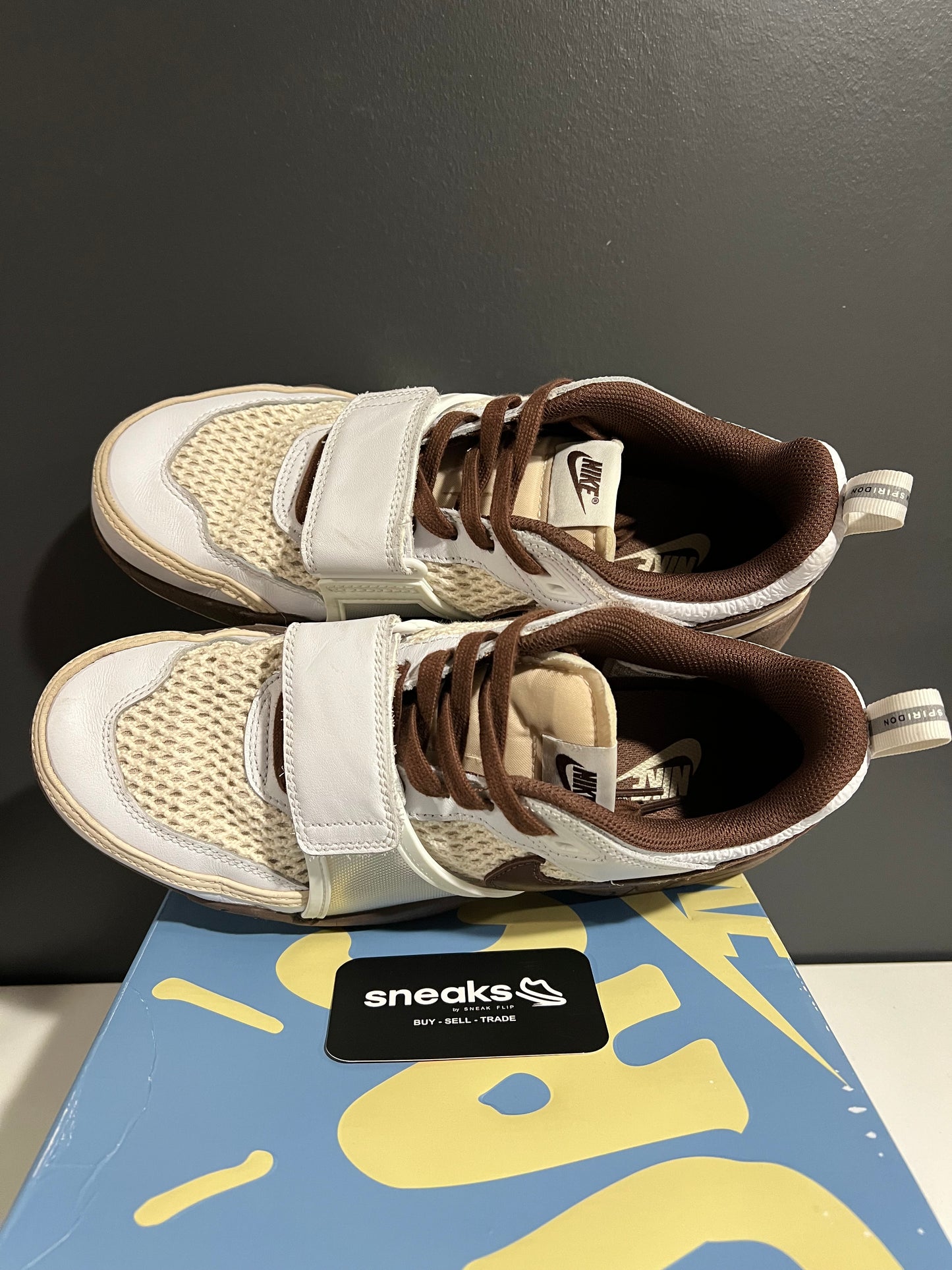 USED Travis Scott x Zoom Field Jaxx Light Chocolate HQ3073 100 SIZE 9M OG ALL AG25-173