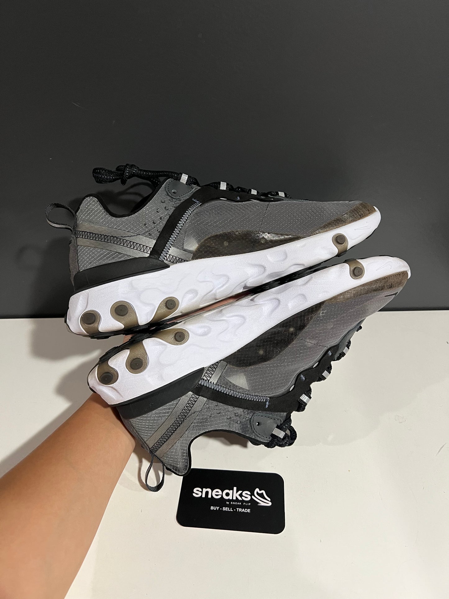 USED React Element 87 Anthracite AQ1090-001 SIZE 10.5M NO BOX AG25-102