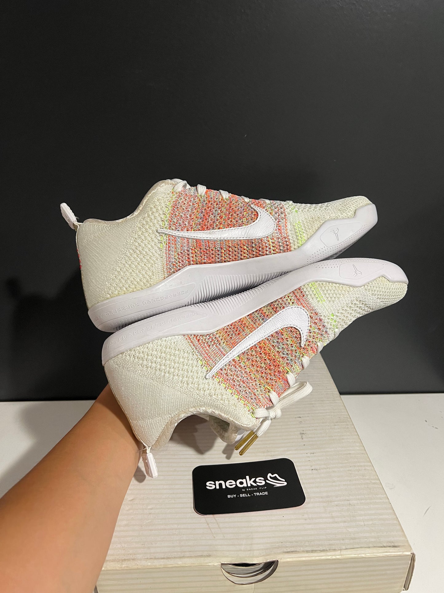 USED Kobe 11 Elite Low 4KB White Horse 824463-199 SIZE 9.5M OG ALL AG25-172