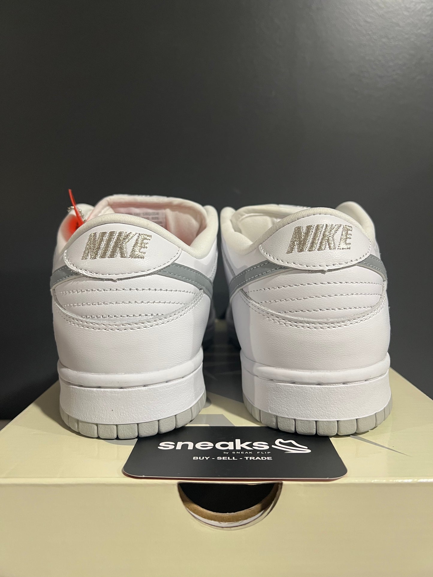 NEW Supreme x Dunk Low SB White Metallic Silver HQ8487-100 SIZE OG ALL