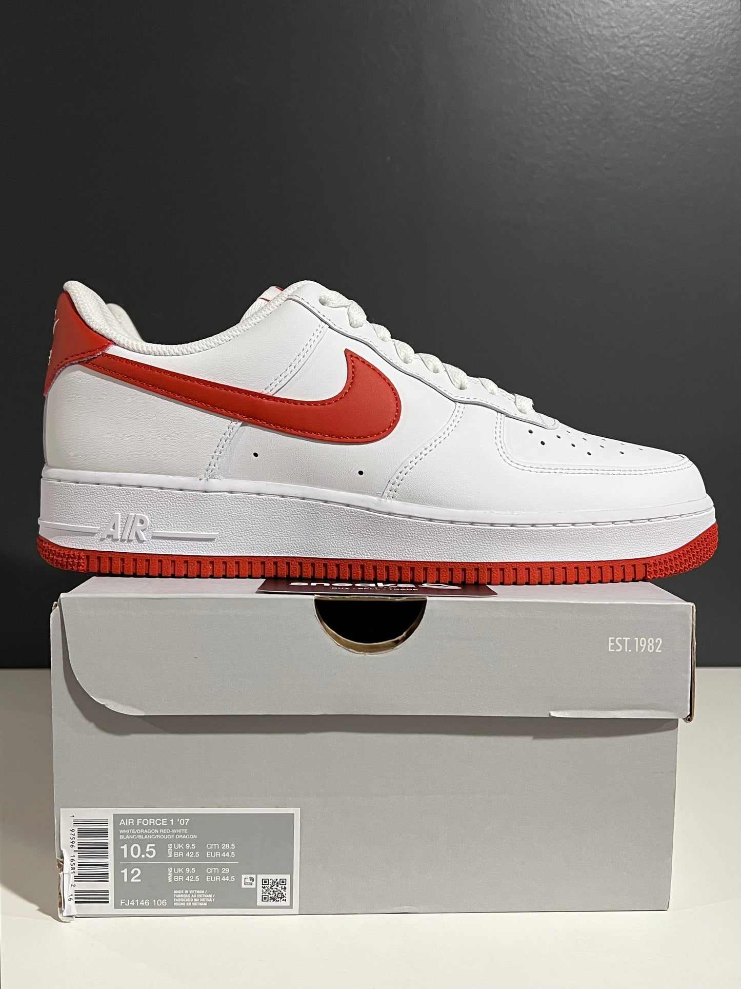 USED Air Force 1 '07 White Dragon Red FJ4146-106 SIZE 10.5M OG ALL JN25-198