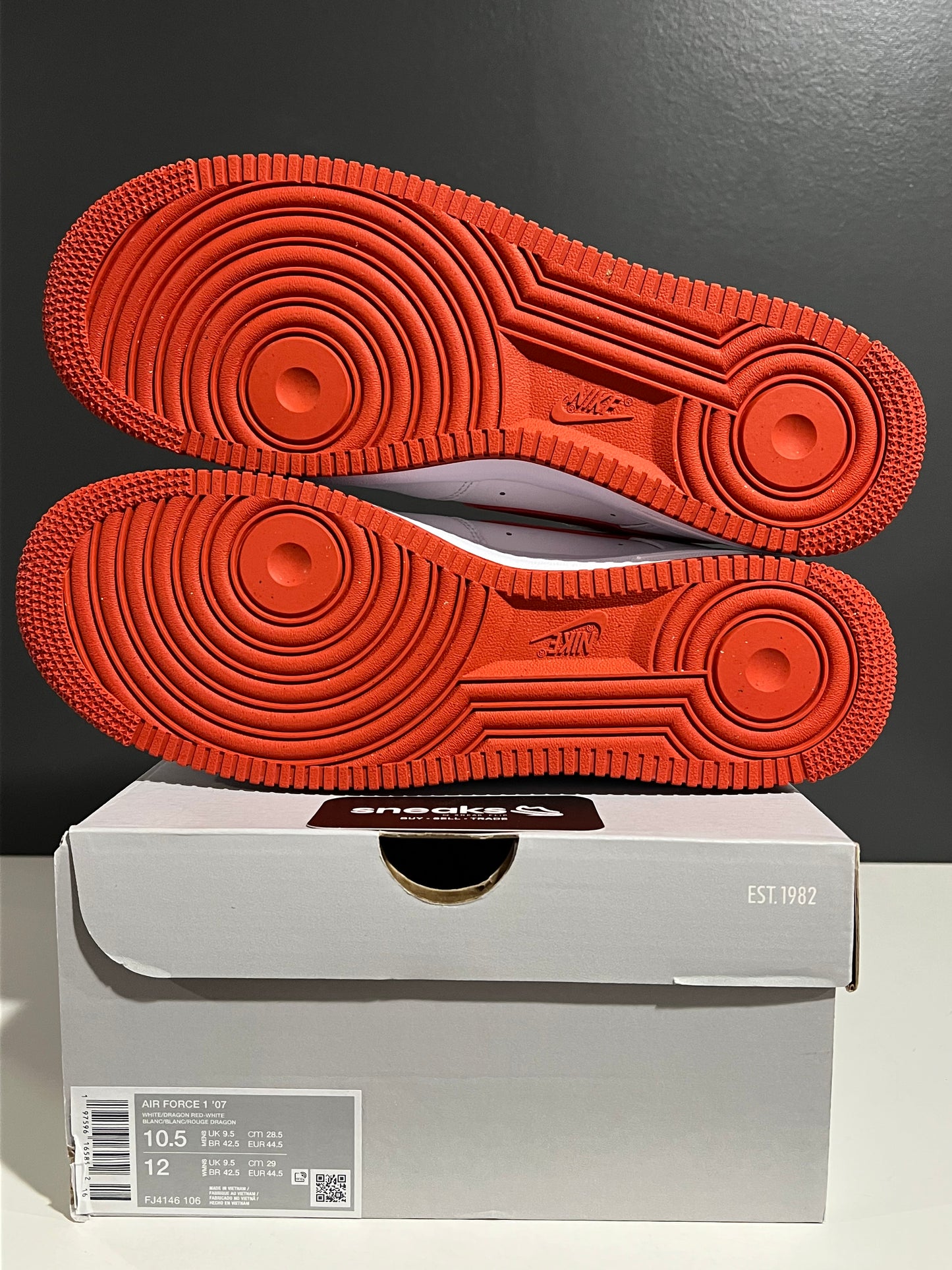 USED Air Force 1 '07 White Dragon Red FJ4146-106 SIZE 10.5M OG ALL JN25-198