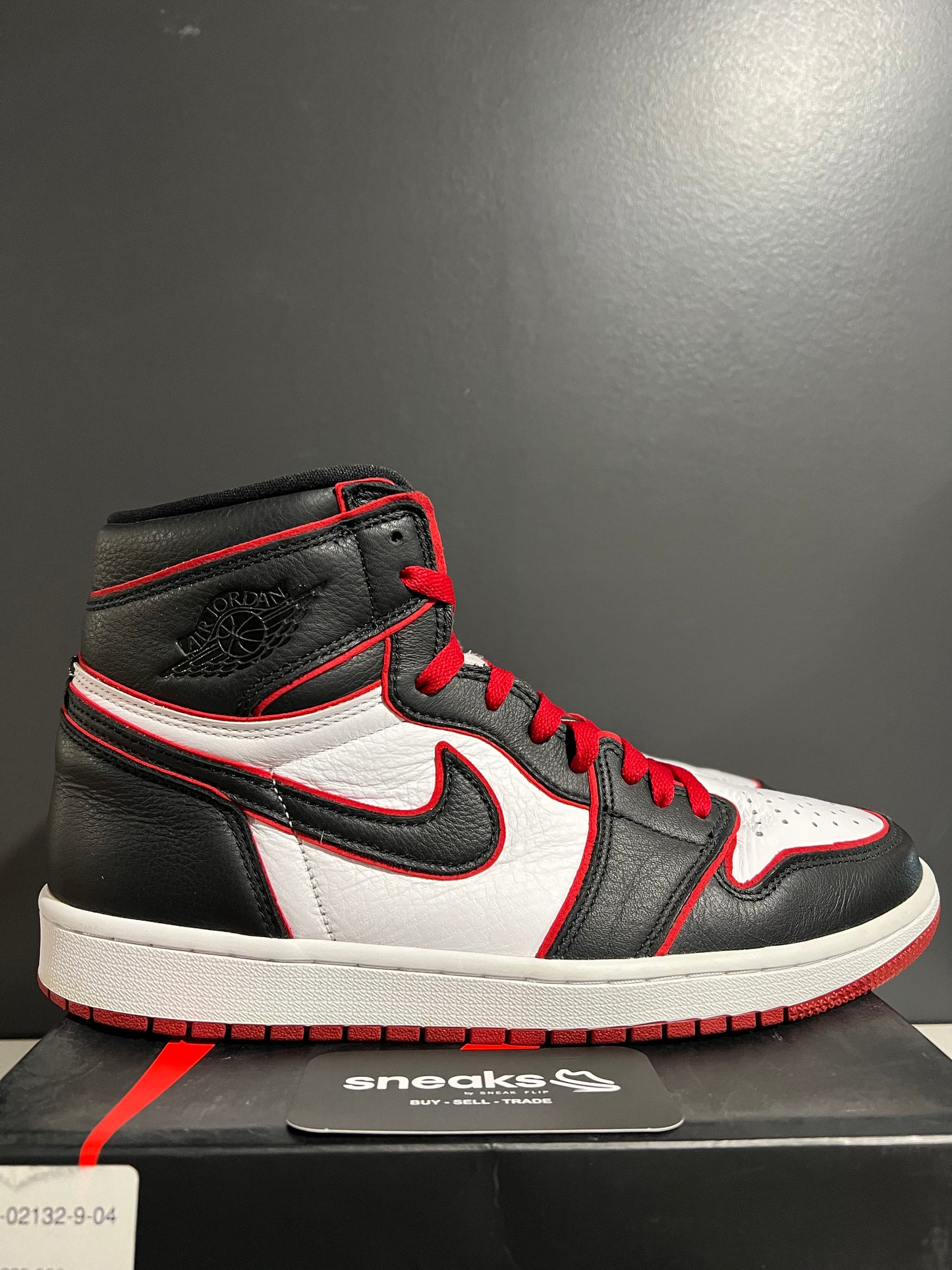 USED Air Jordan 1 Retro High OG Bloodline 555088-062 SIZE 10.5M OG ALL AG25-274