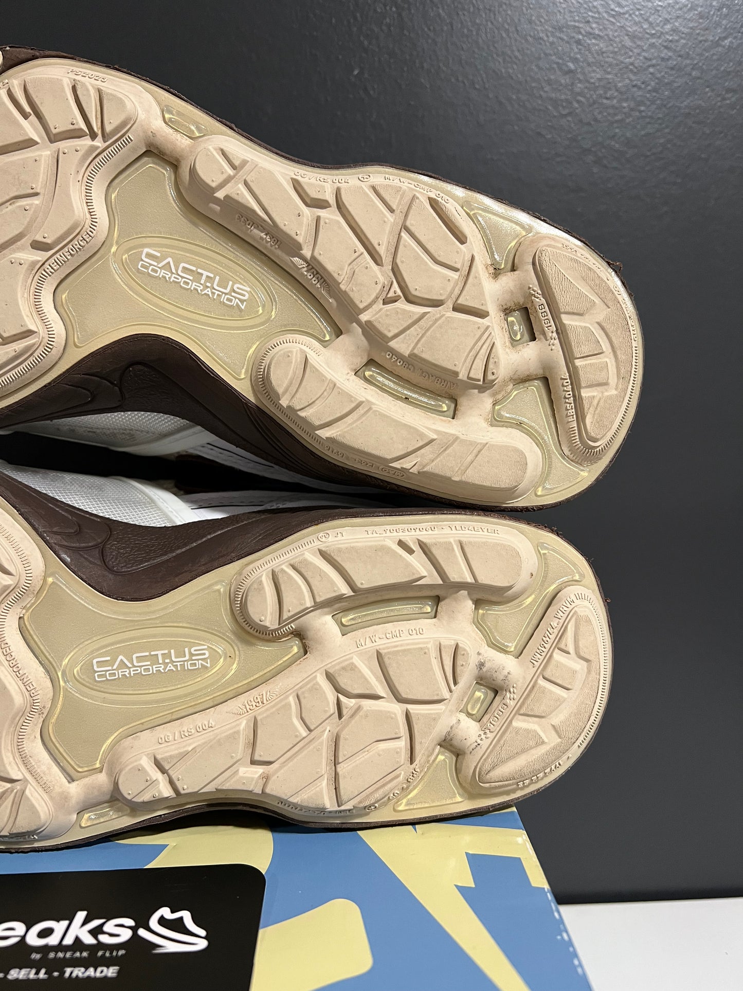 USED Travis Scott x Zoom Field Jaxx Light Chocolate HQ3073 100 SIZE 9M OG ALL AG25-173