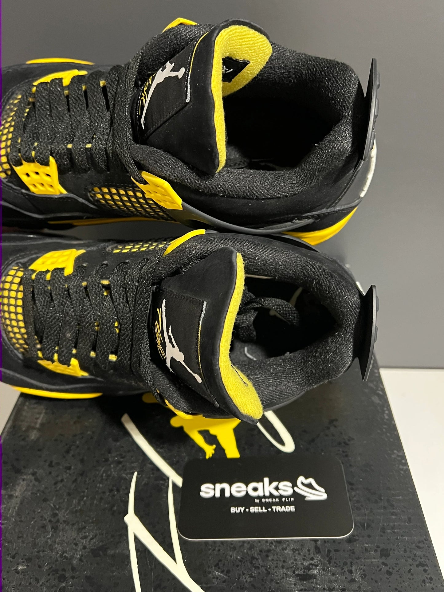 Jordan 4 Retro Thunder (2023) - Used