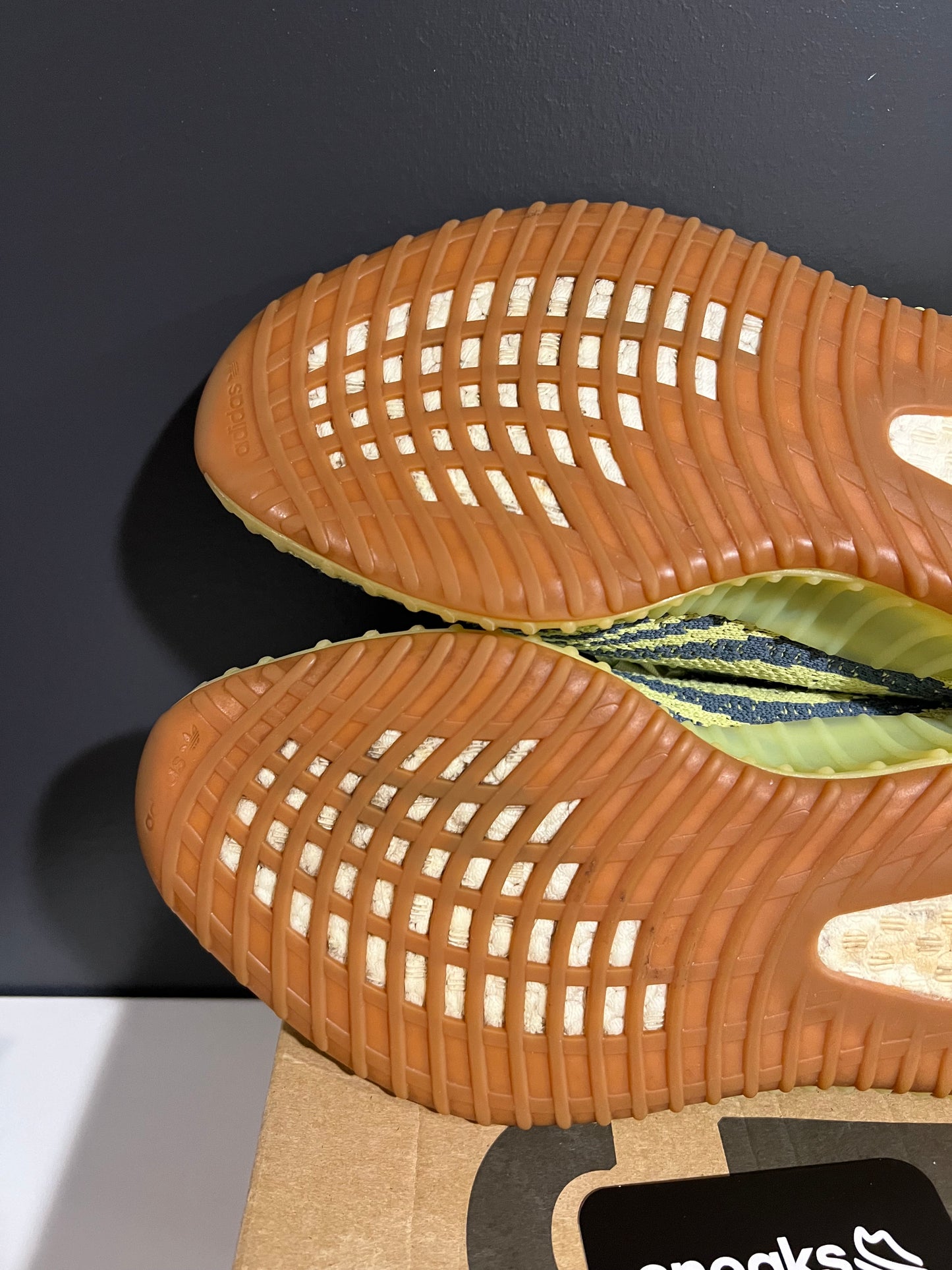 USED Yeezy Boost 350 V2 Semi Frozen Yellow B37572 SIZE 9M OG ALL AG25-227