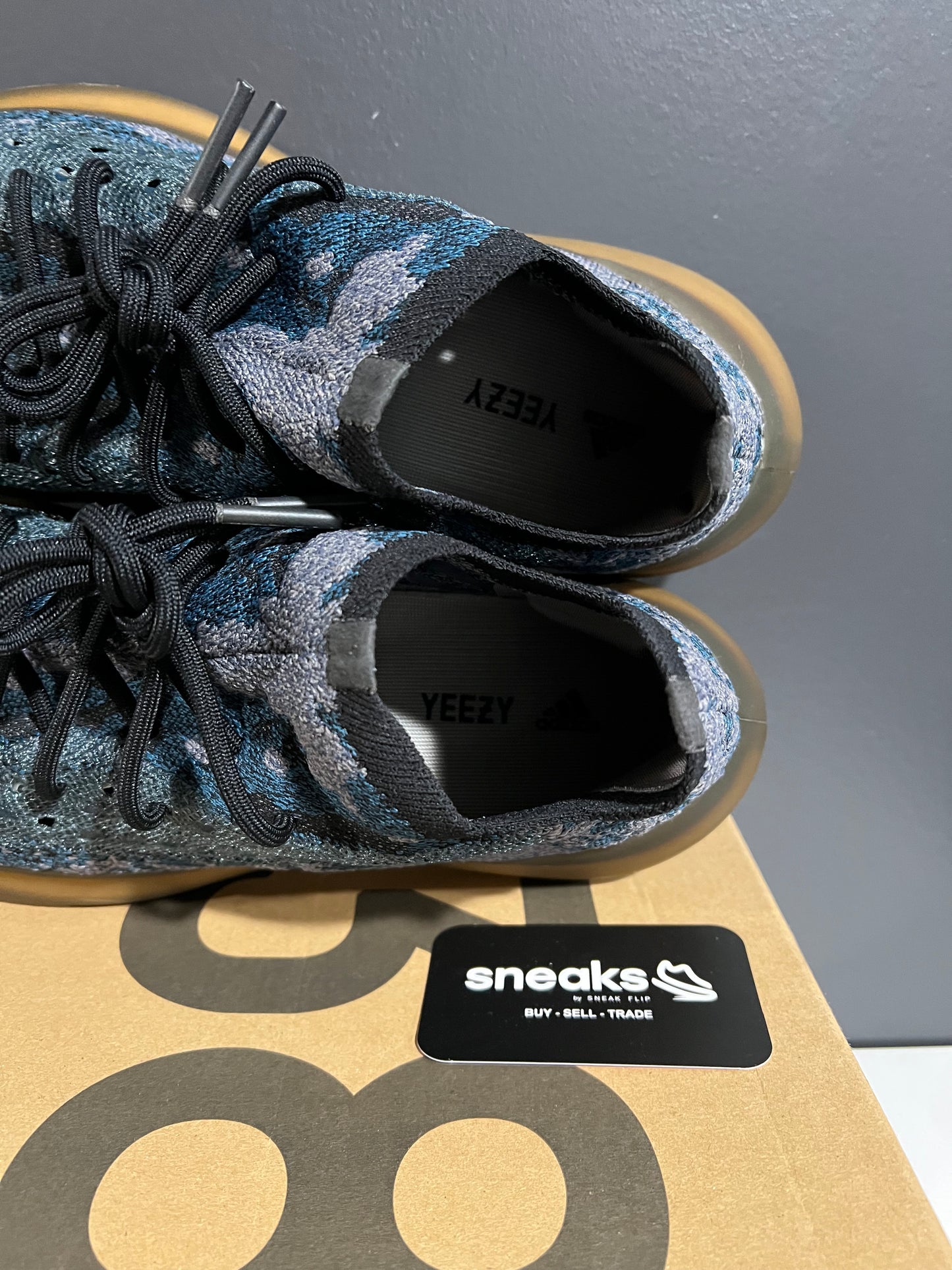 USED Yeezy Boost 380 Covellite GZ0454 SIZE 10.5M OG ALL AG25-54
