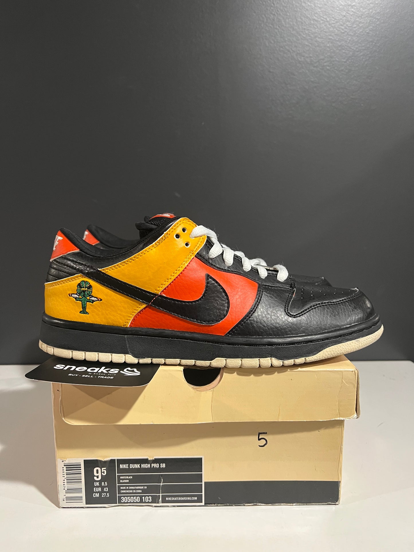 USED Dunk Low Pro SB Raygun 304292-803 SIZE 10M REP BOX AG25-191