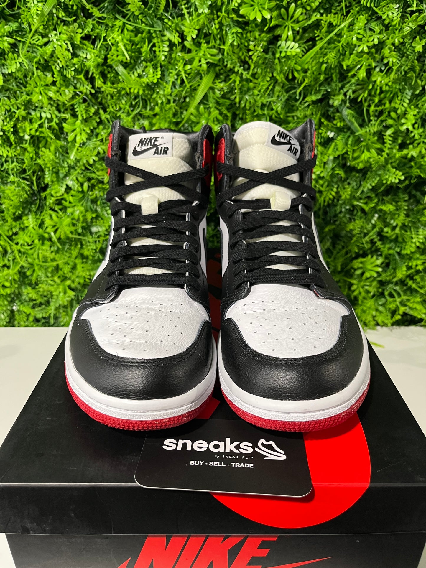 USED Wmns Air Jordan 1 Retro High Satin Black Toe CD0461-016 SIZE 9.5M OG ALL