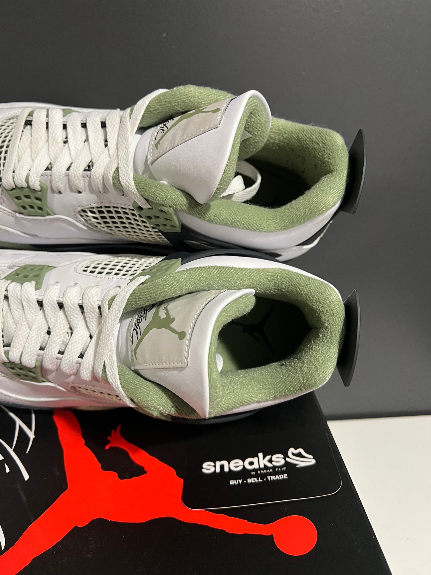 USED Wmns Air Jordan 4 Retro Seafoam AQ9129-103 SIZE 10.5M OG ALL AG25-364