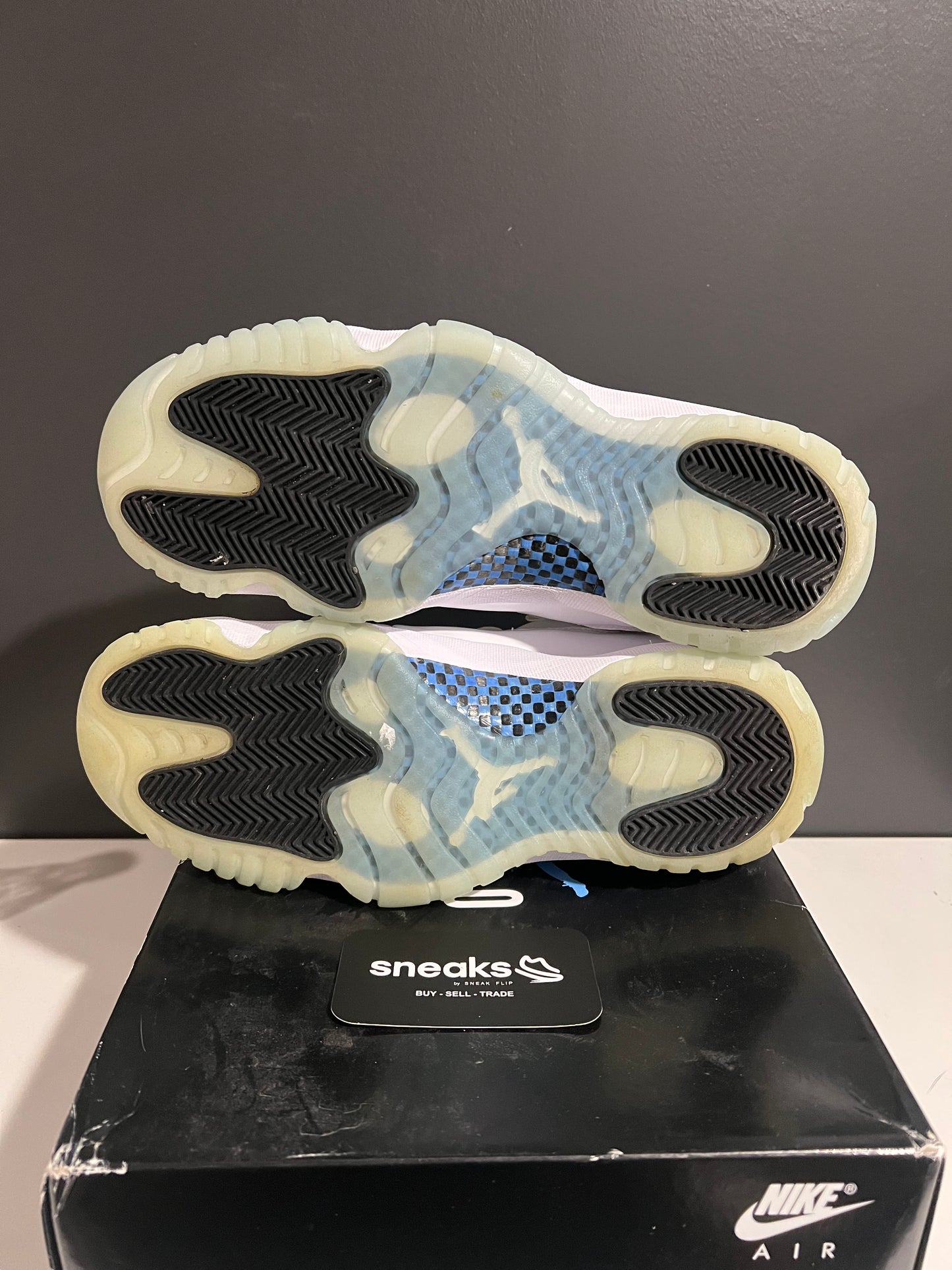 USED Air Jordan 11 Retro Low Legend Blue AV2187-117 SIZE 9M OG ALL AG25-317