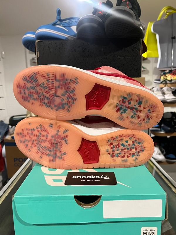 NEW SIZE 9.5M Nike SB Dunk Low StrangeLove Skateboards