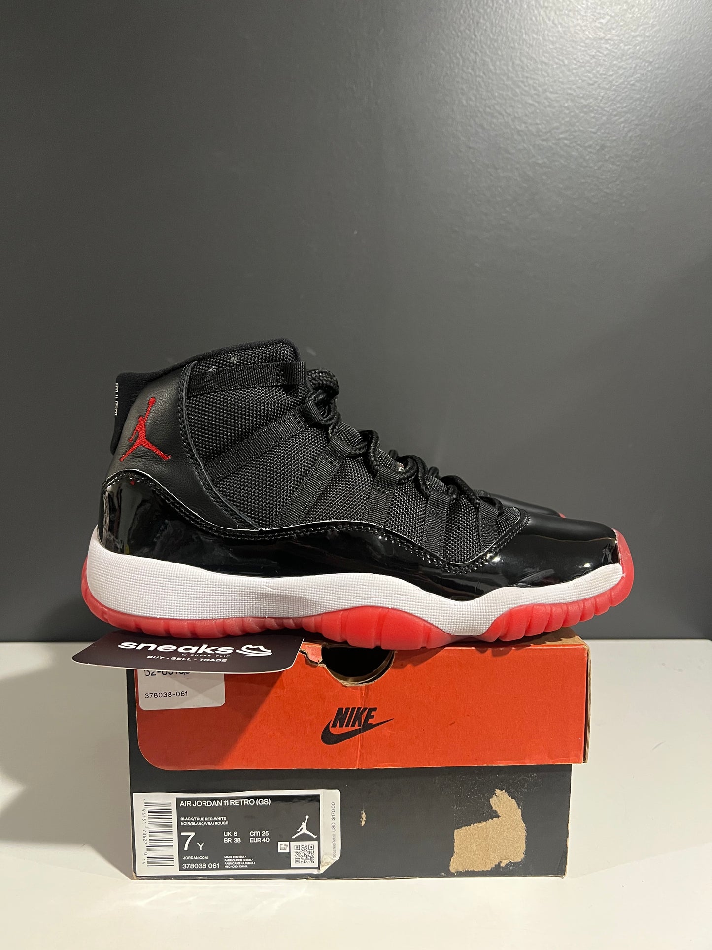 USED Air Jordan 11 Retro GS Bred 2019 378038-061 SIZE 7Y OG ALL AG25-195