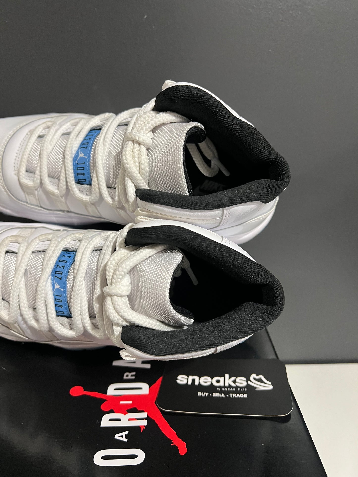 USED Air Jordan 11 Retro GS Legend Blue Columbia 2024 378038-104 SIZE 6Y OG ALL AG25-329