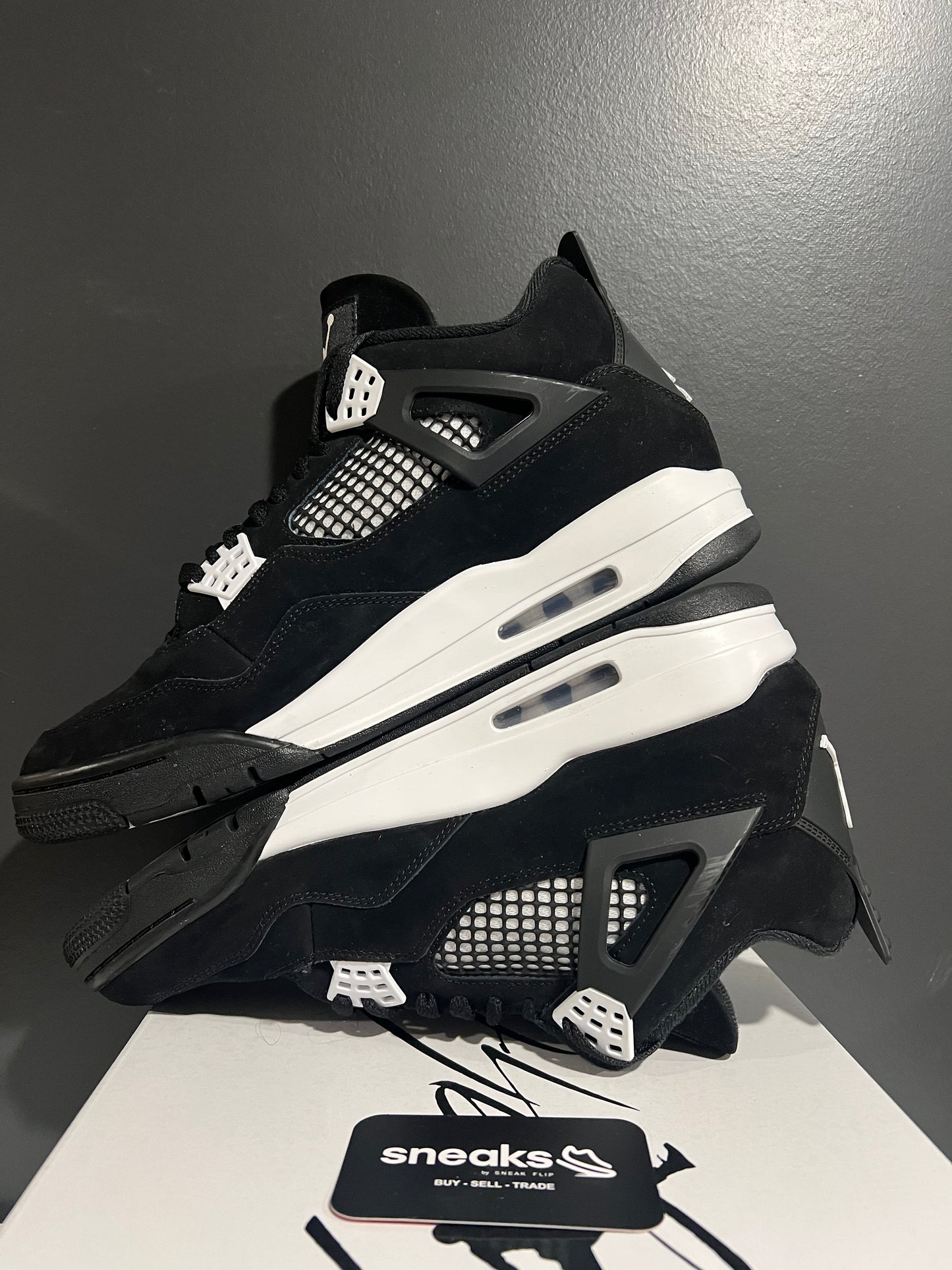 USED Air Jordan 4 Retro White Thunder FQ8138-001 SIZE 11M OG ALL JN25-166