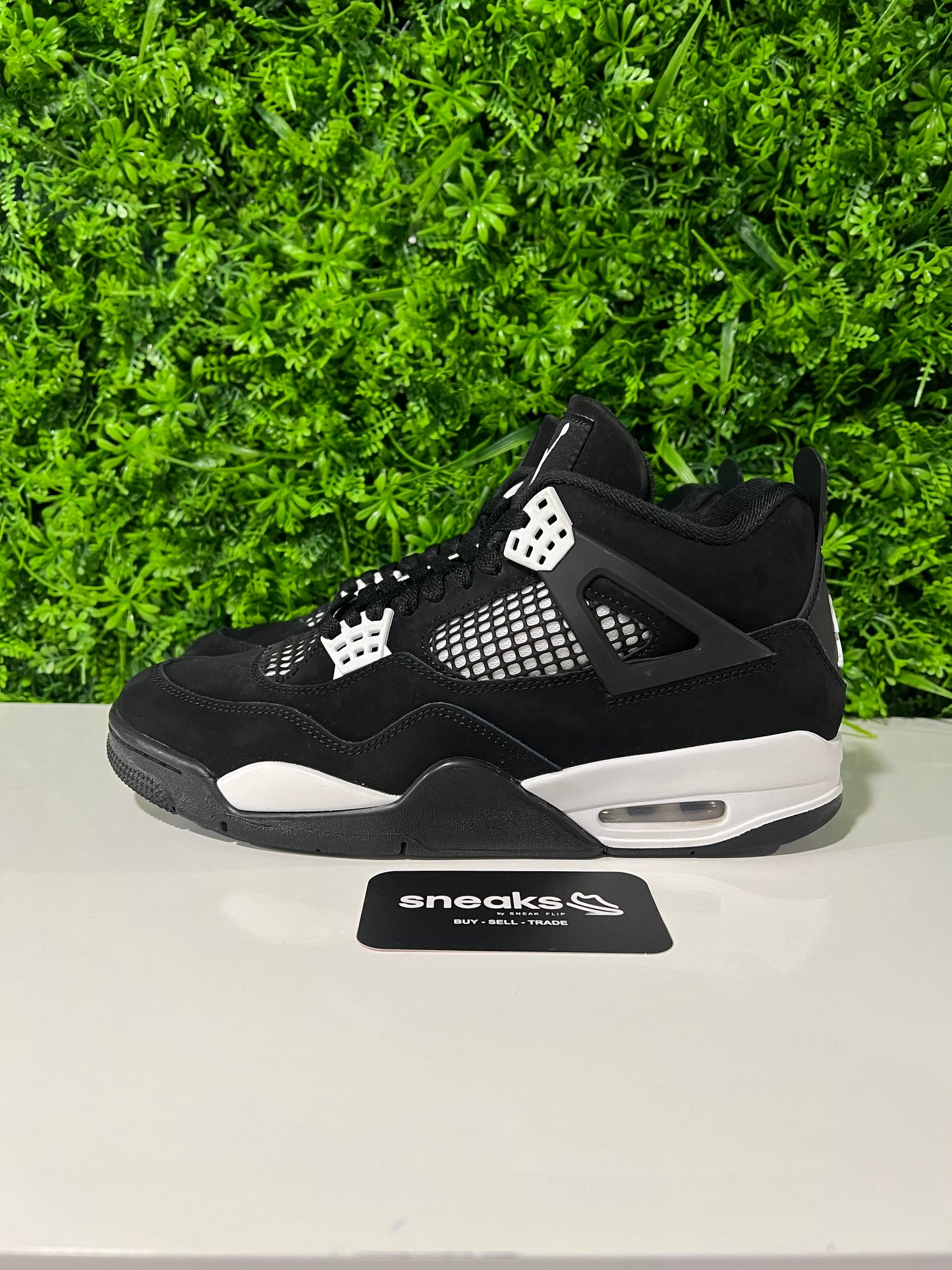 USED Air Jordan 4 Retro White Thunder FQ8138-001 SIZE 8.5M NO BOX