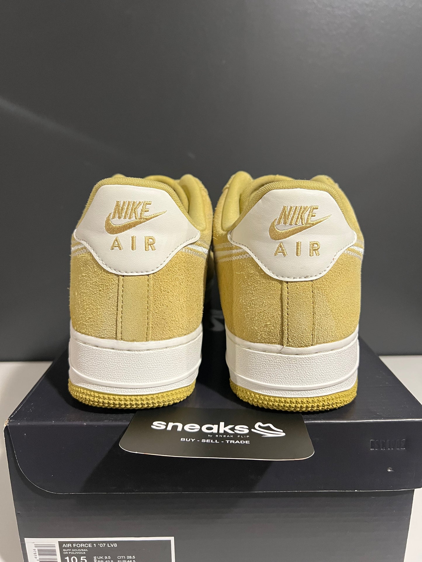 USED Air Force 1 '07 LV8 Embroidered Swoosh Buff Gold HJ4465-700 SIZE 10.5M OG ALL AG25-163