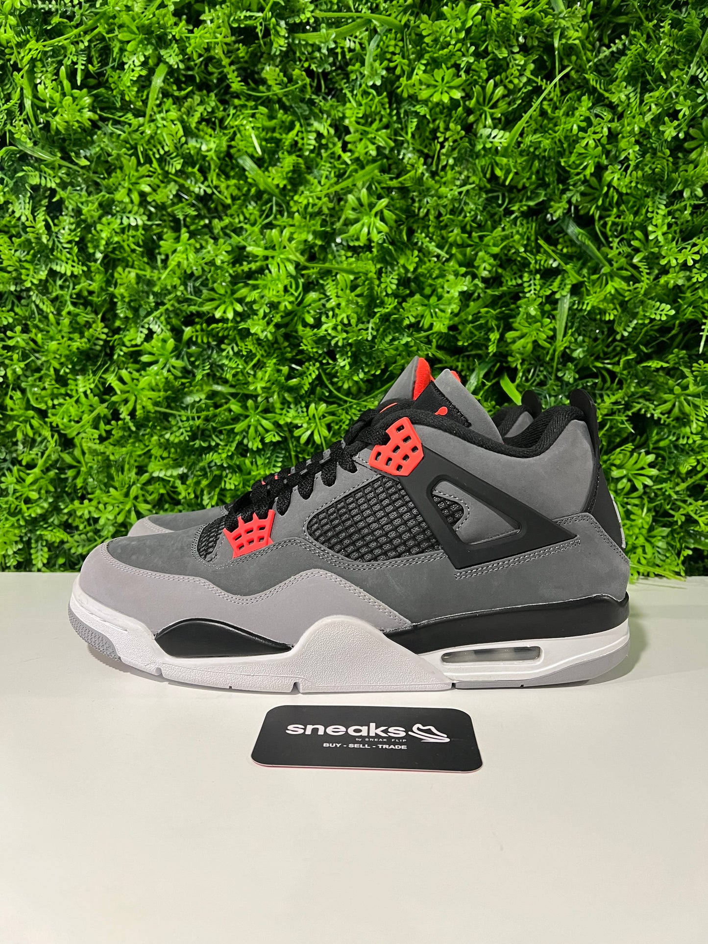USED Air Jordan 4 Retro Infrared DH6927-061 SIZE 10.5M NO BOX