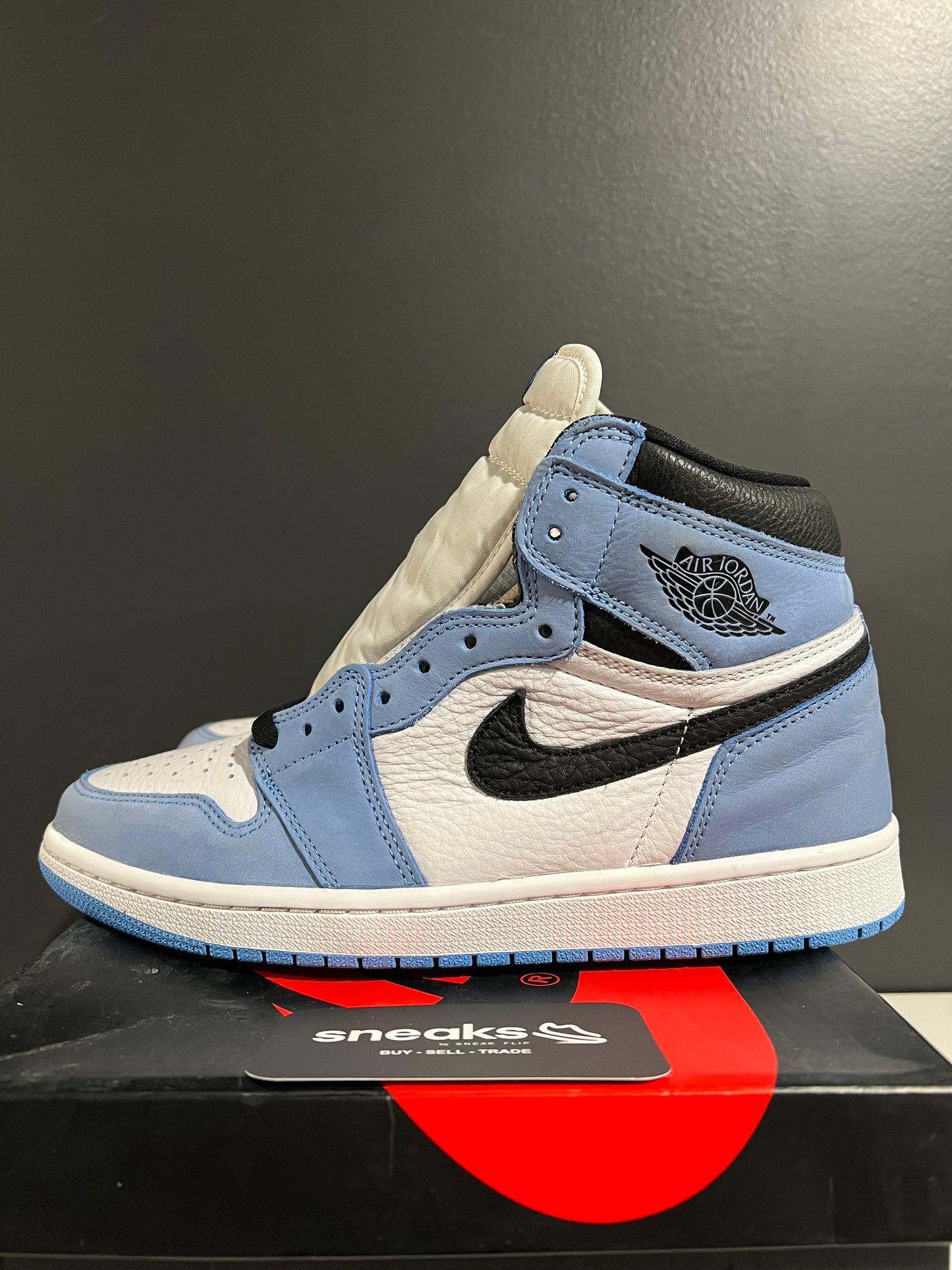 USED Air Jordan 1 Retro High OG University Blue 555088-134 SIZE 8.5M OG ALL