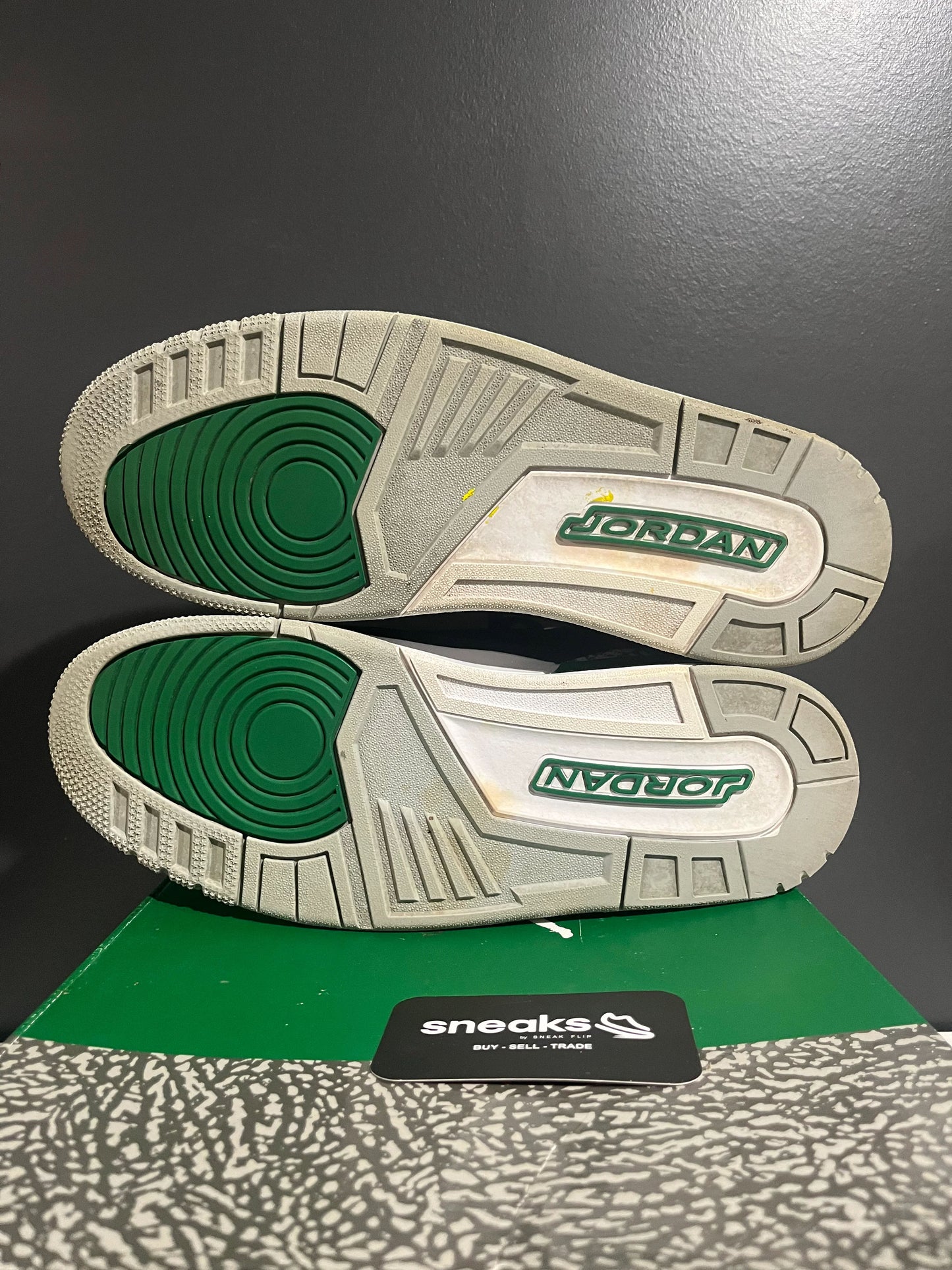 USED SIZE 12M Jordan 3 Retro Pine Green - Used