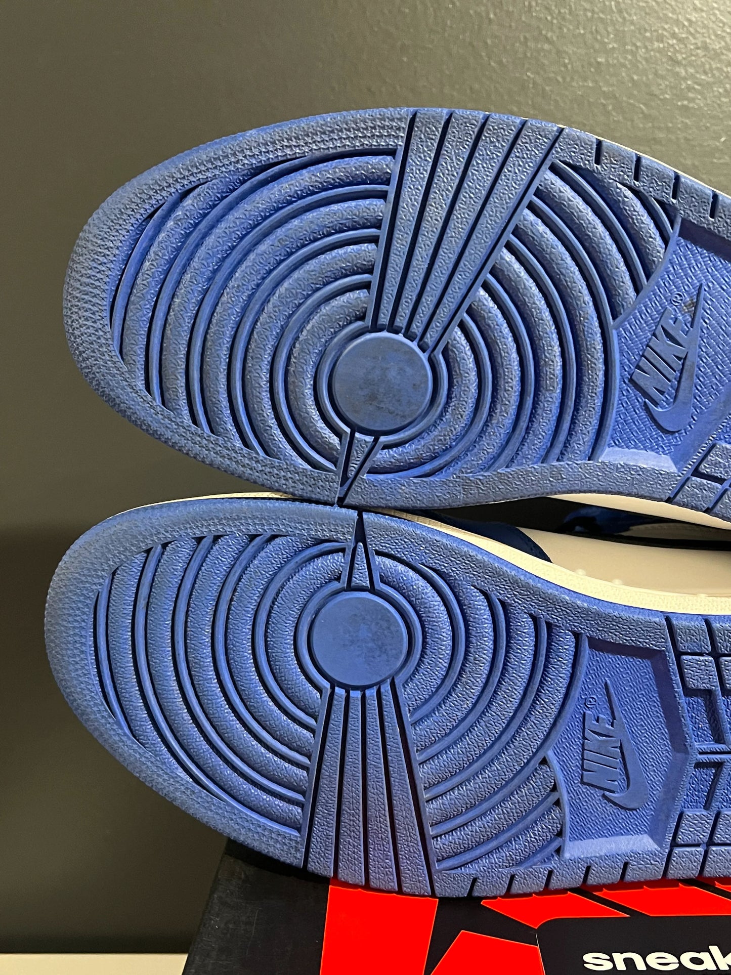 Jordan 1 Retro High OG Laney - Used