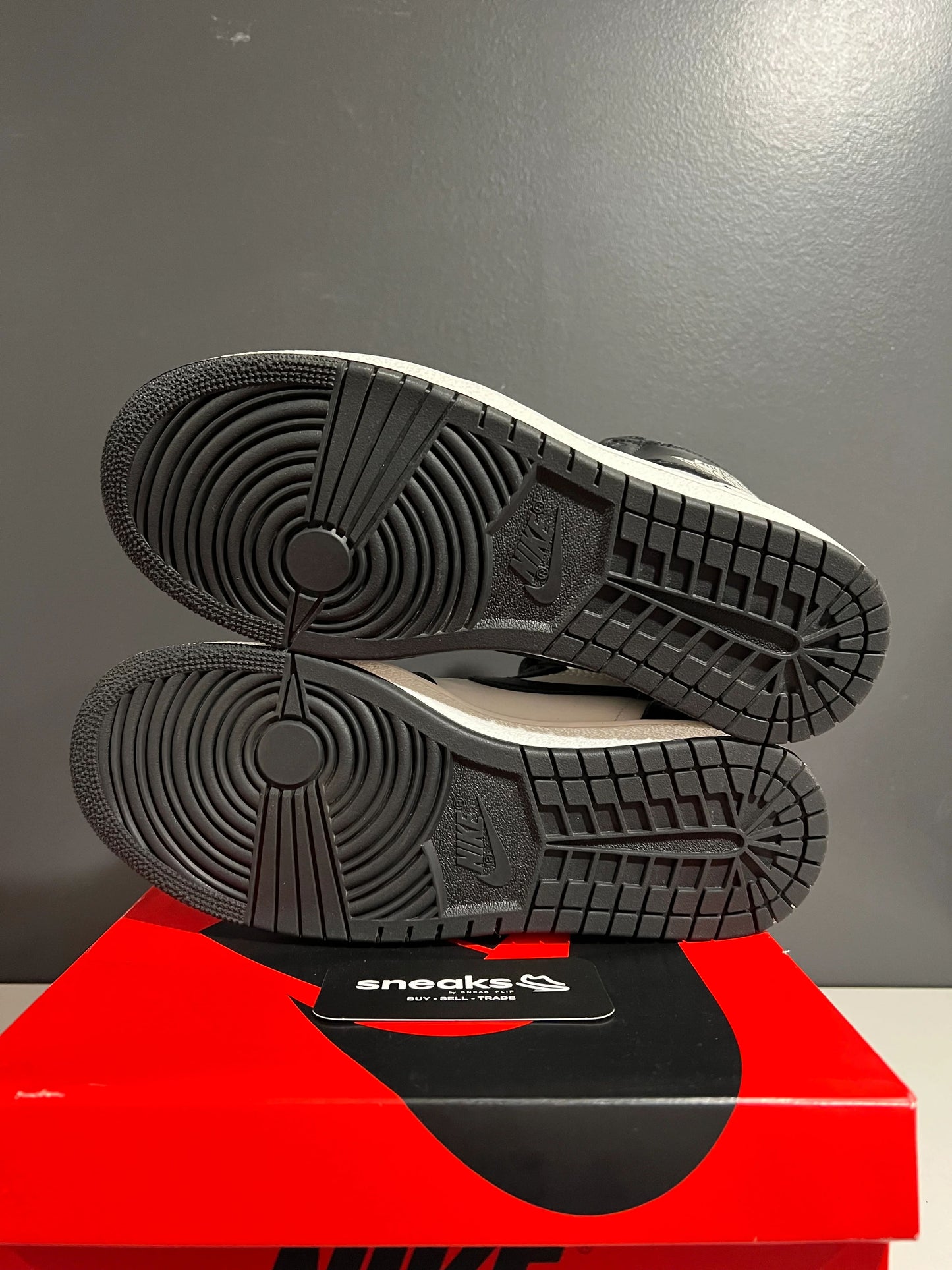 Air Jordan 1 Retro High '85 OG Black White BQ4422-001 - Used