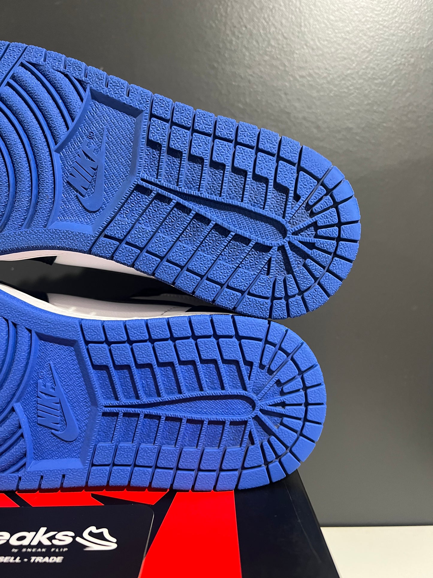 USED Air Jordan 1 Retro High OG Royal Toe 555088-041 SIZE 8M OG ALL AG25-246