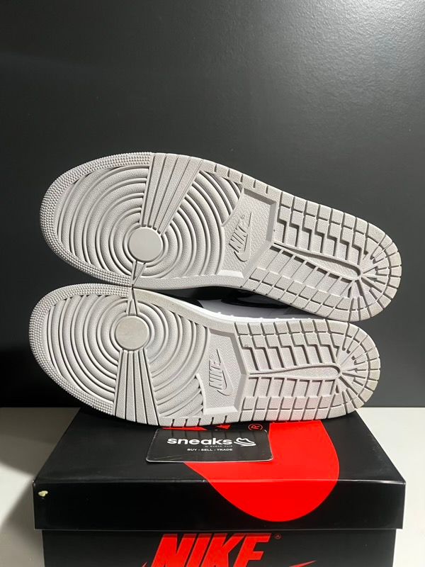 USED SIZE 10.5M Jordan 1 Retro High OG Bleached Coral - Used