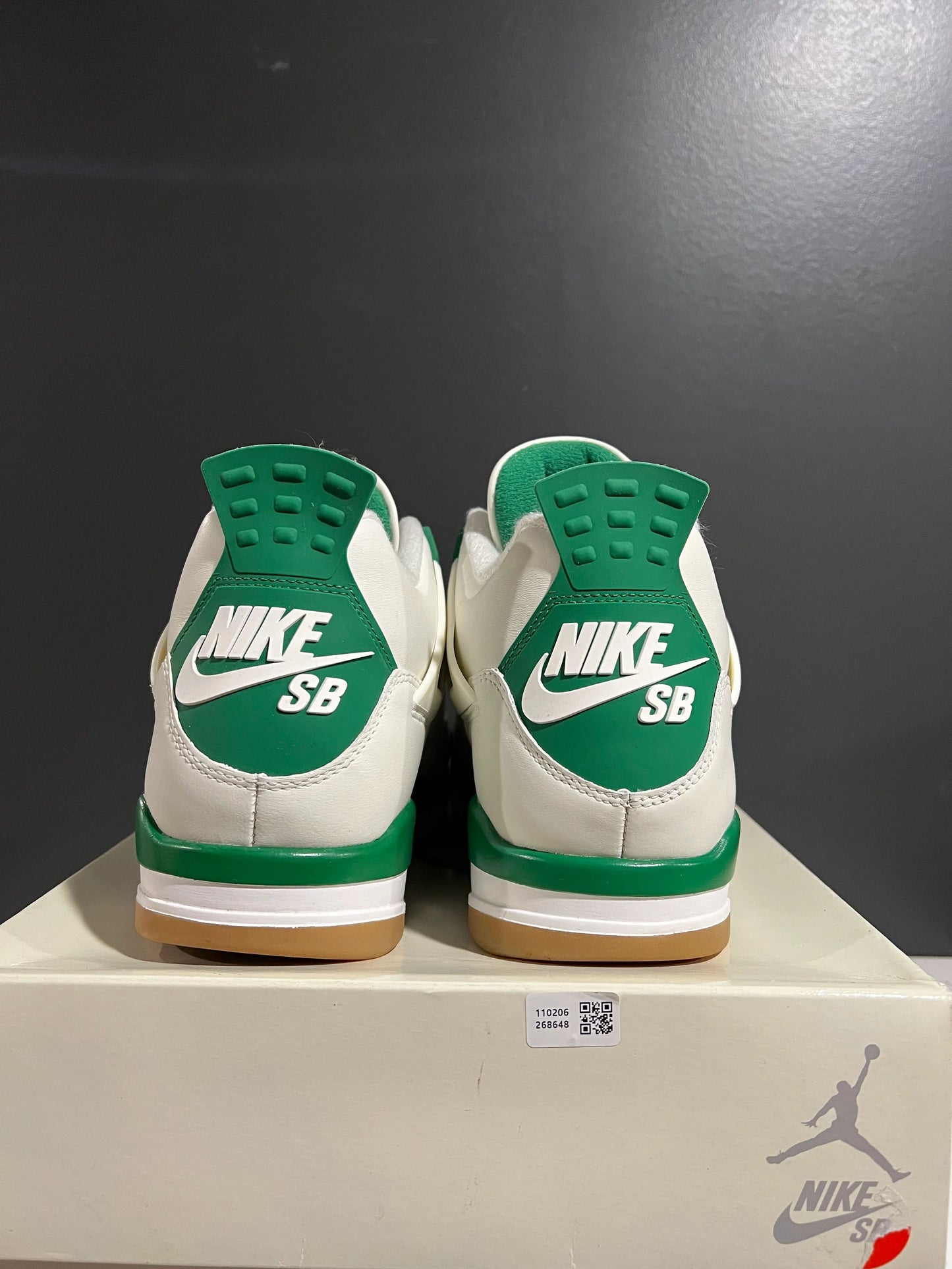 Jordan 4 Retro SB Pine Green - Used