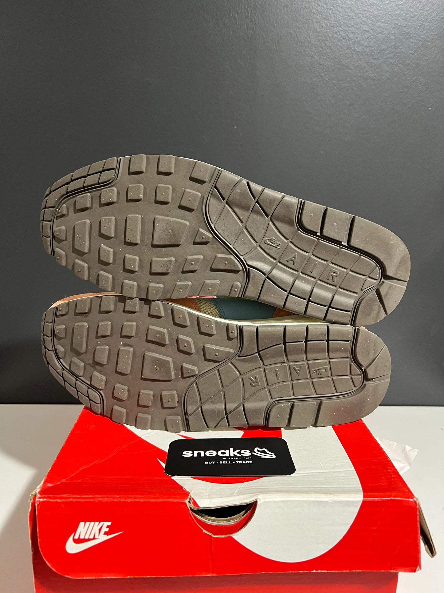 Nike Air Max 1 Light Madder Root Worn Blue - Used