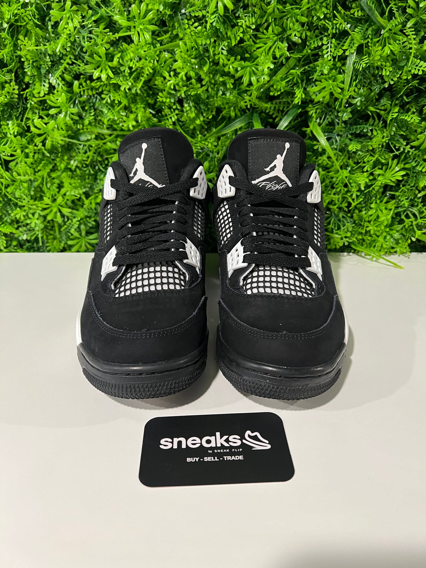 USED Air Jordan 4 Retro White Thunder FQ8138-001 SIZE 8.5M NO BOX