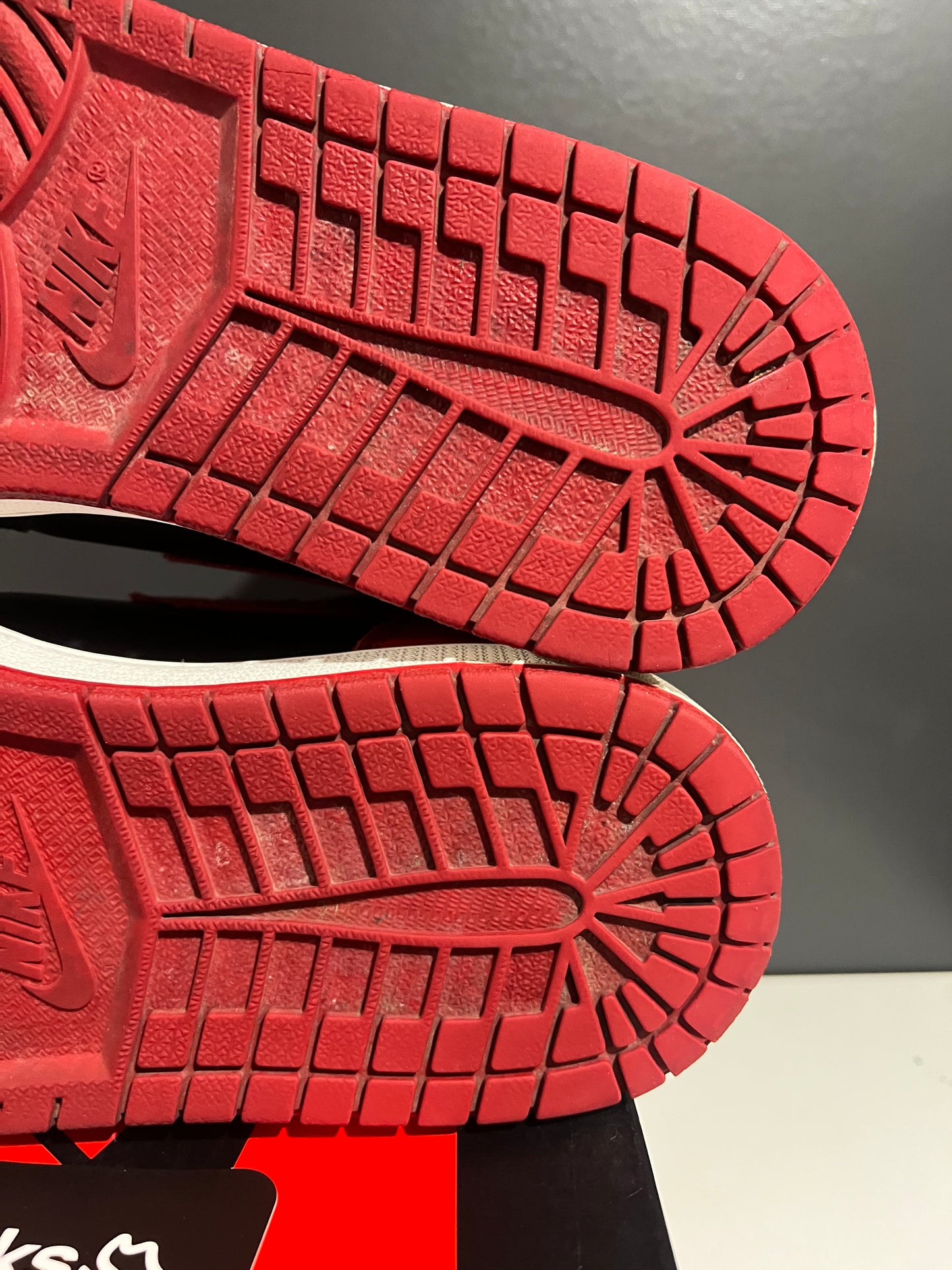 USED Air Jordan 1 Retro High OG Banned 2016 555088-001 SIZE 10.5M OG ALL AG25-264