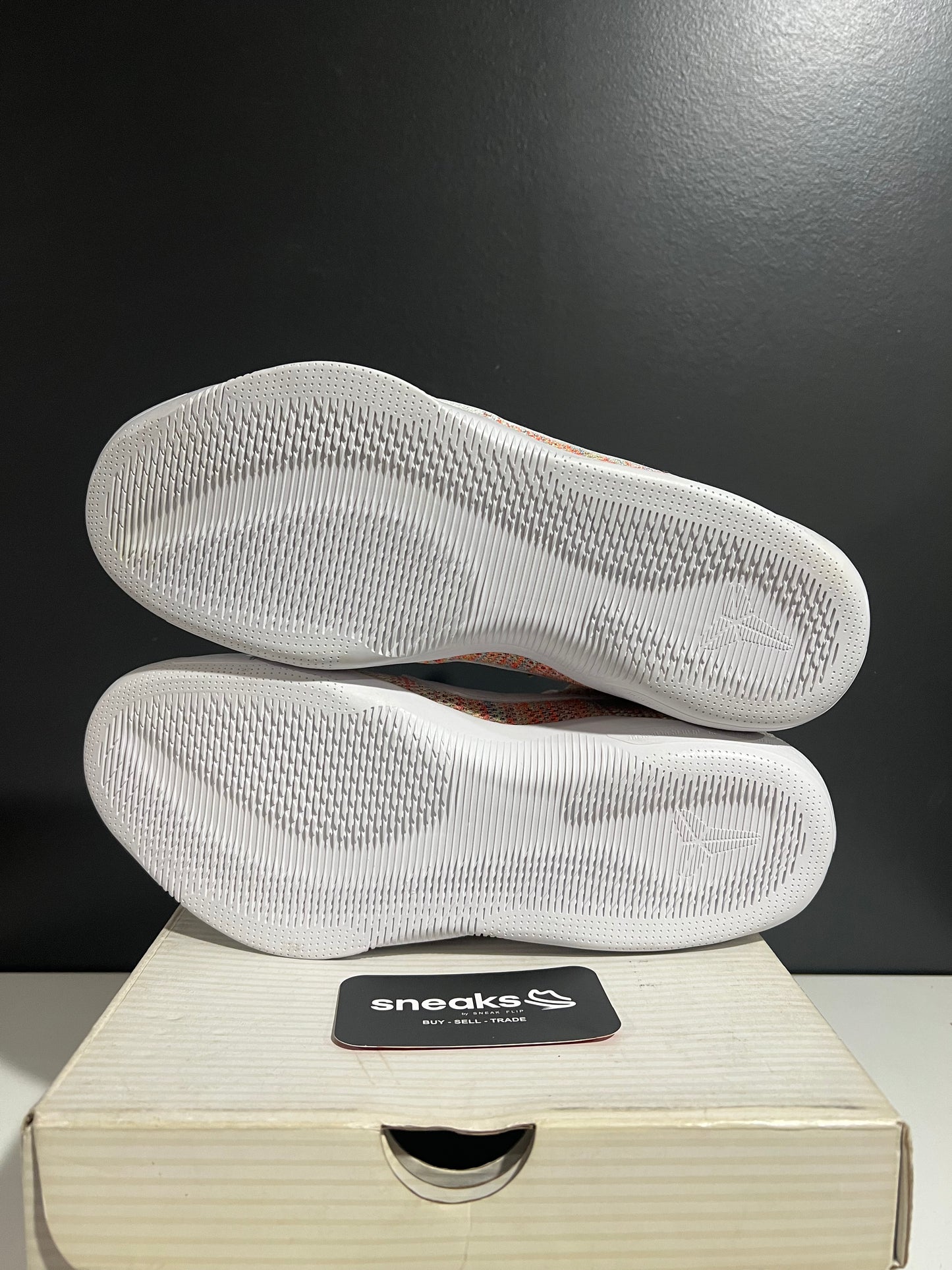 USED Kobe 11 Elite Low 4KB White Horse 824463-199 SIZE 9.5M OG ALL AG25-172