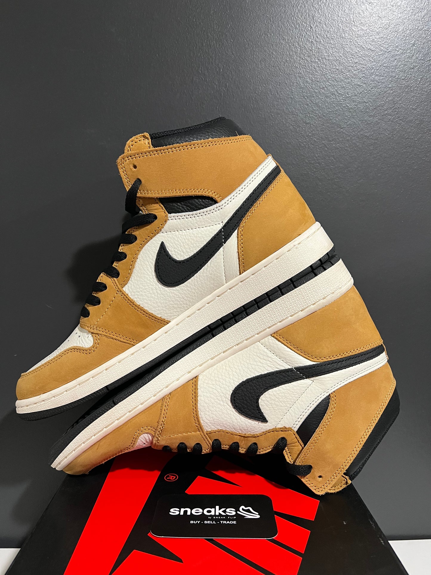 USED Air Jordan 1 Retro High OG Rookie of the Year 555088-700 SIZE 11.5M OG ALL SP25-102