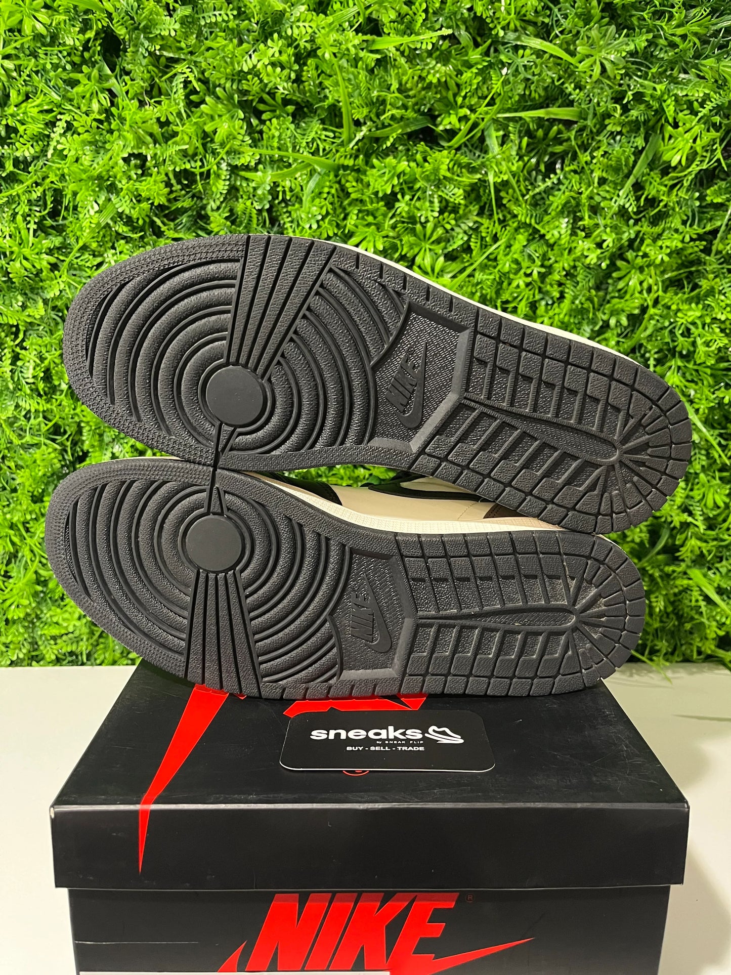 Jordan 1 Retro High Dark Mocha - Used