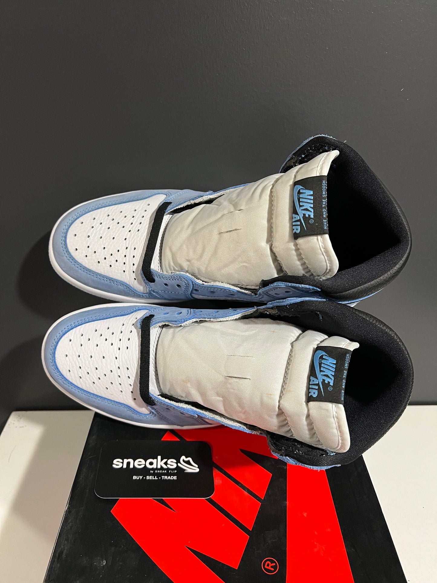 USED Air Jordan 1 Retro High OG University Blue 555088-134 SIZE 8.5M OG ALL