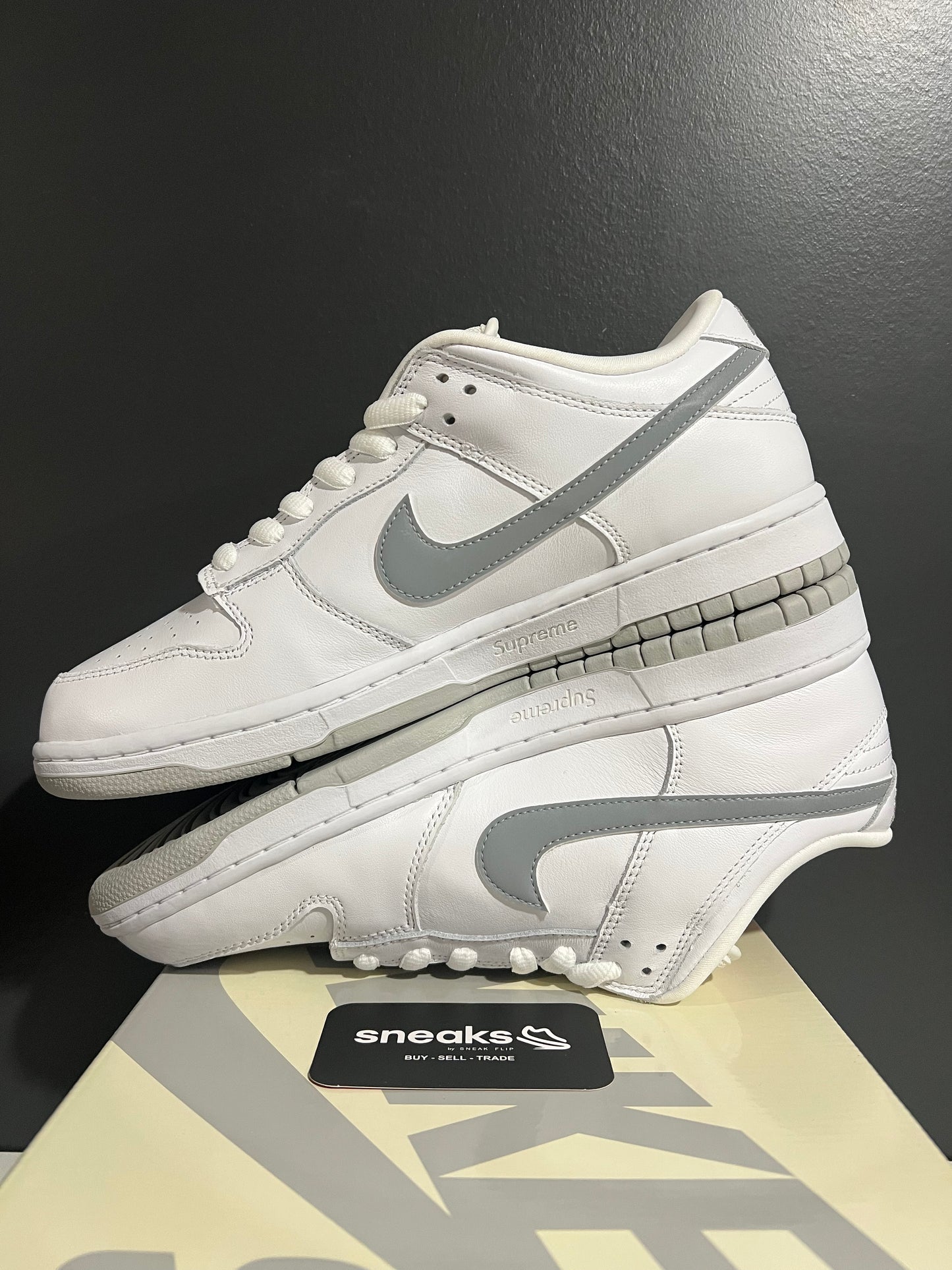 NEW Supreme x Dunk Low SB White Metallic Silver HQ8487-100 SIZE OG ALL