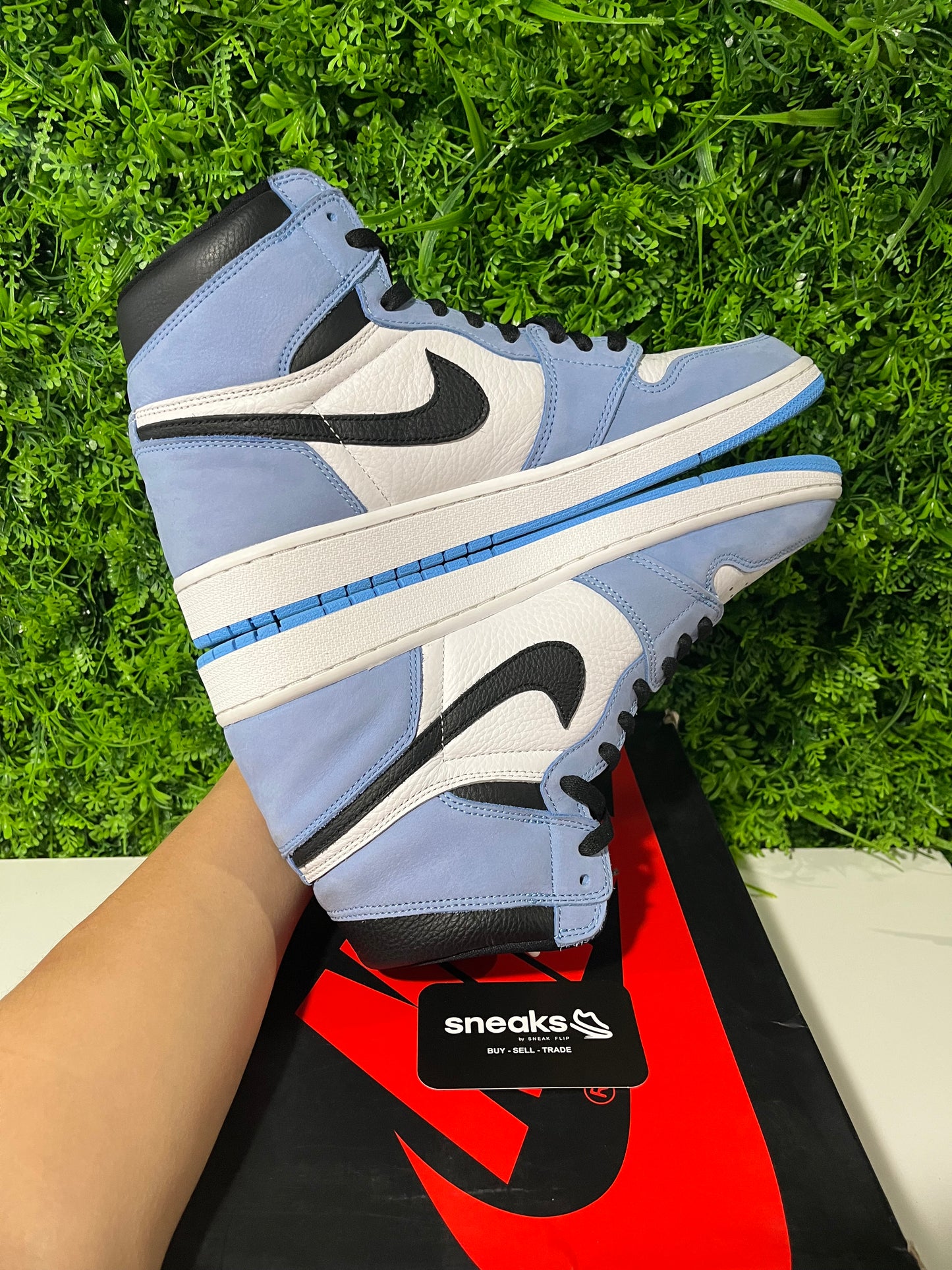 USED Air Jordan 1 Retro High OG University Blue 555088-134 SIZE 13.5W/12M OG ALL