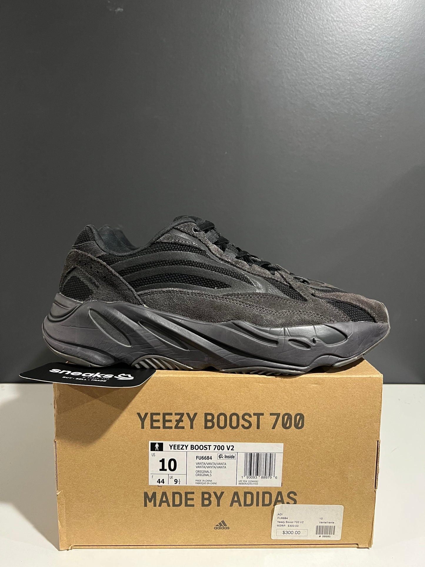 USED Adidas Yeezy Boost 700 V2 Vanta FU6684 SIZE 10M OG ALL AG25-109
