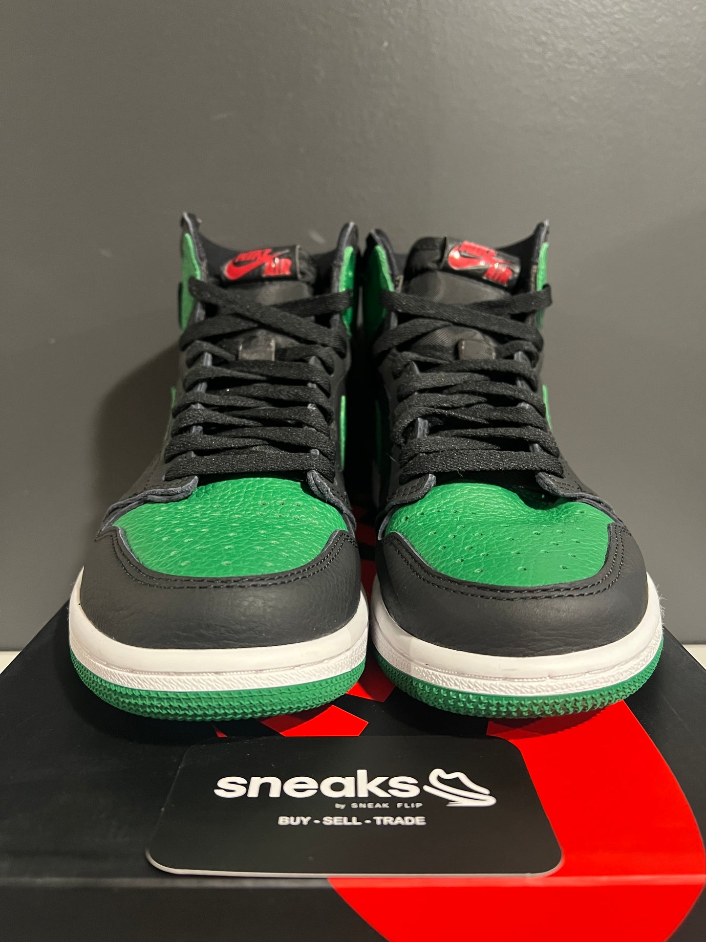 USED Air Jordan 1 Retro High OG Pine Green 2.0 555088-030 SIZE 8M OG ALL AG25-245
