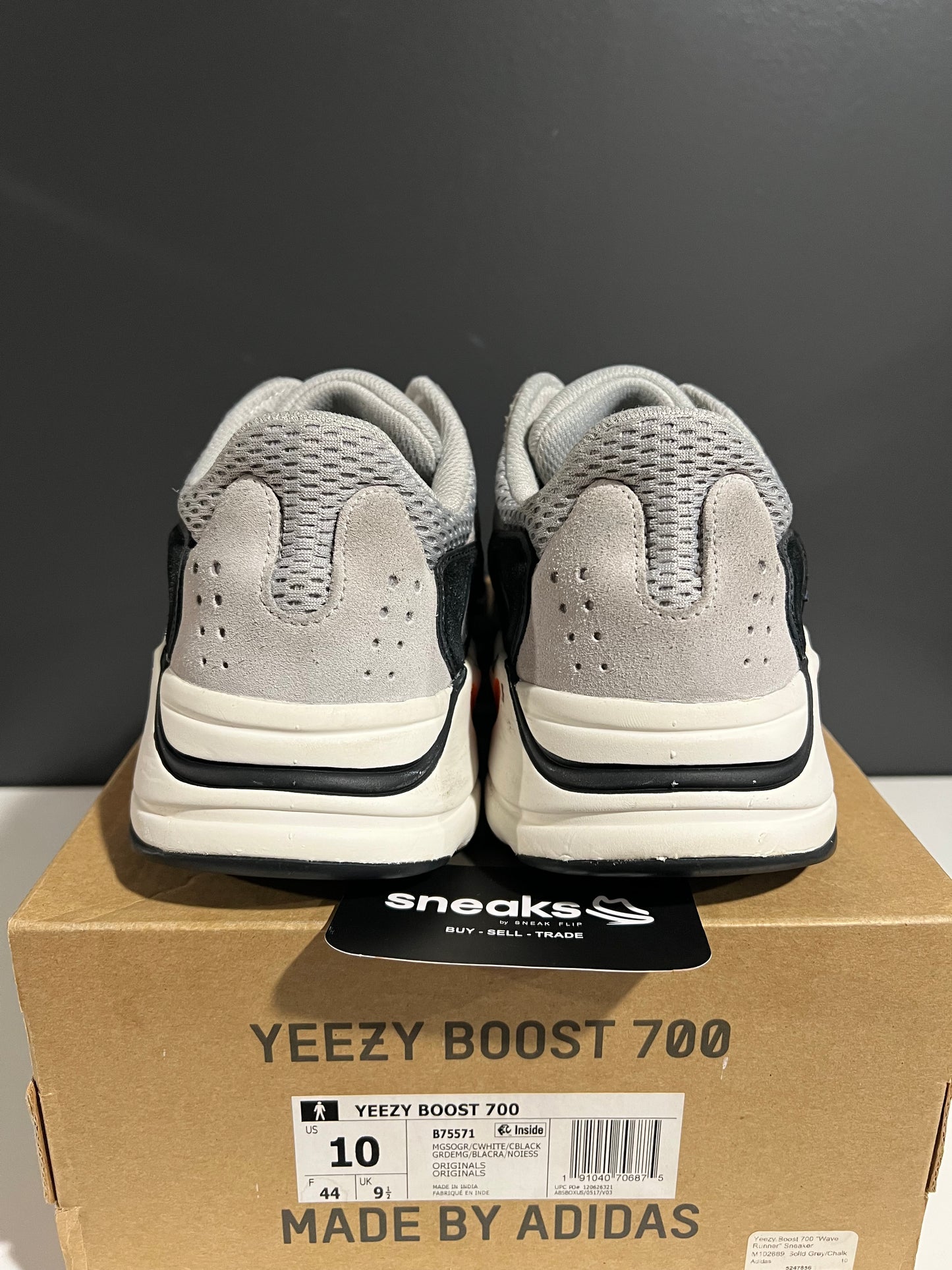 USED Adidas Yeezy Boost 700 Wave Runner B75571 SIZE 10M OG ALL AG25-111