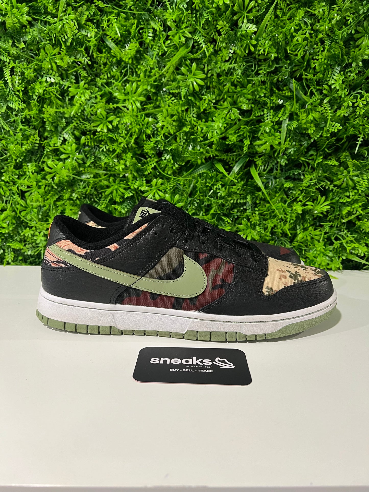 USED Dunk Low SE Black Multi-Camo DH0957-001 SIZE 10.5M NO BOX