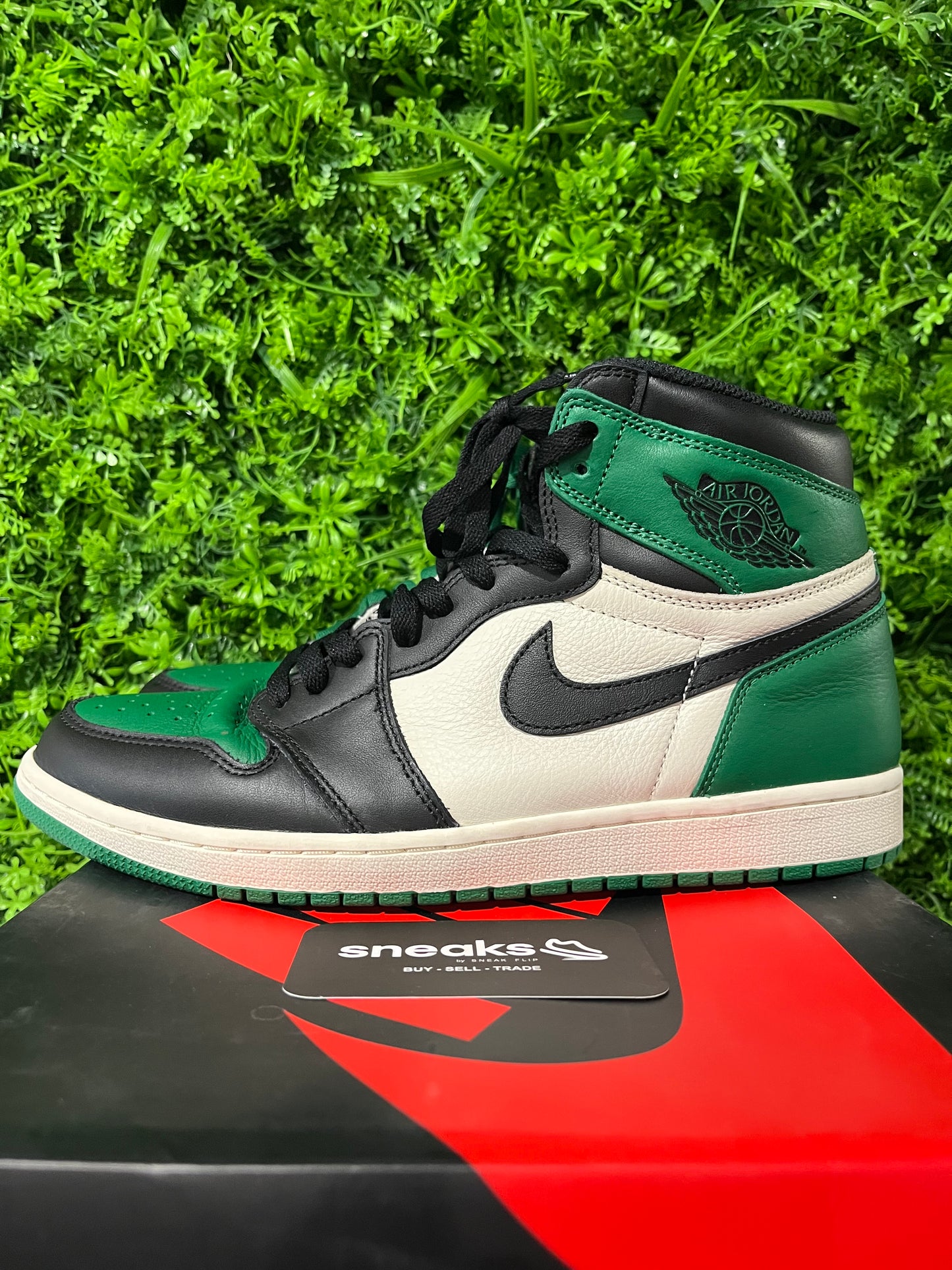 USED Air Jordan 1 Retro High OG Pine Green 555088-302 SIZE 10.5M OG ALL