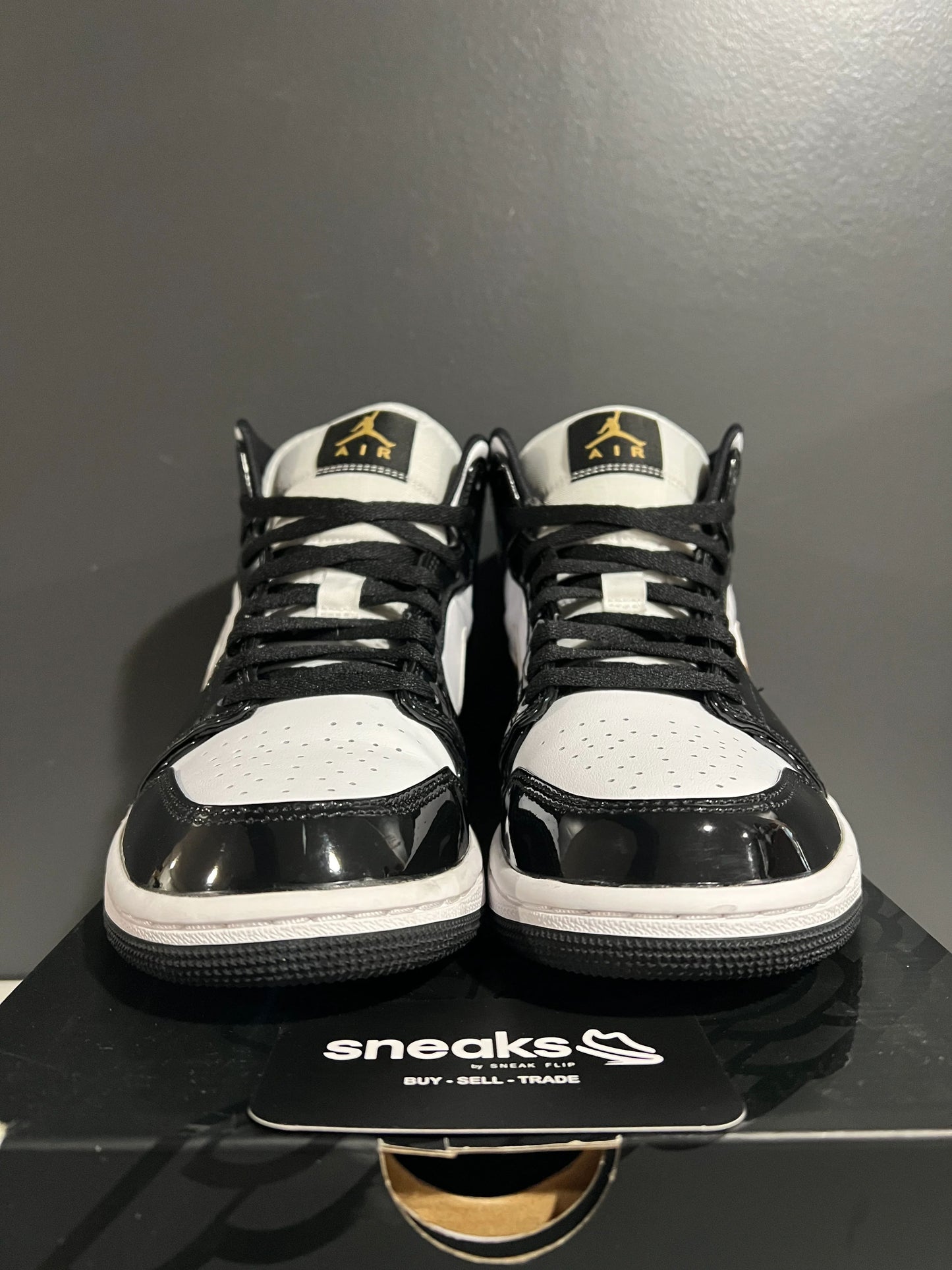 Jordan 1 Mid Patent Black White Gold - Used