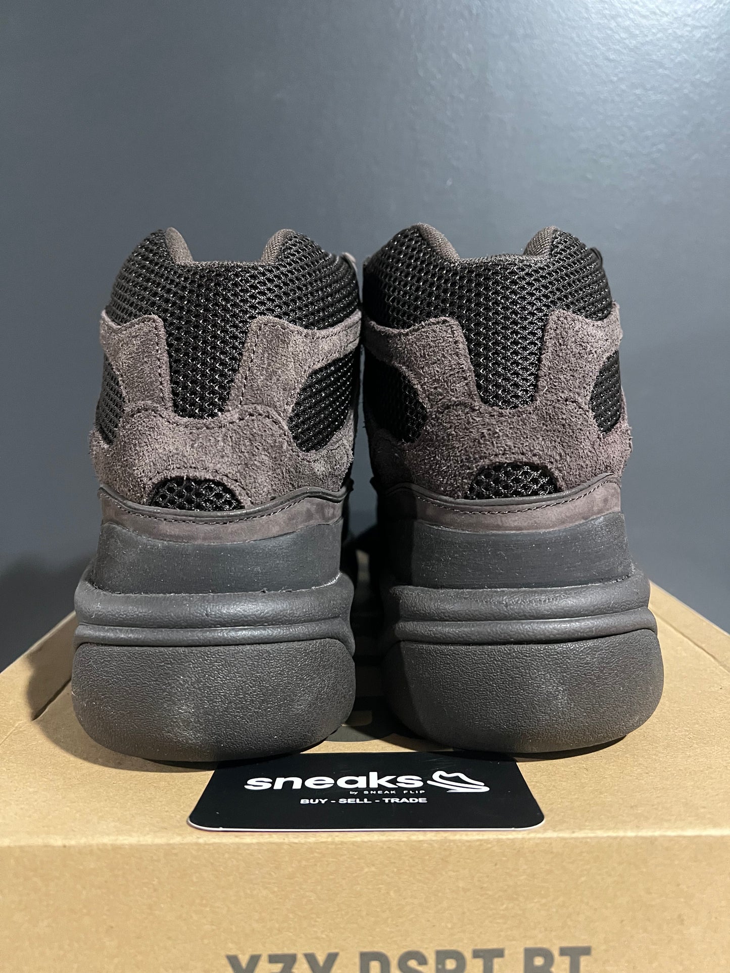 USED Yeezy Desert Boot Oil EG6463 SIZE 8.5M OG ALL AG25-203