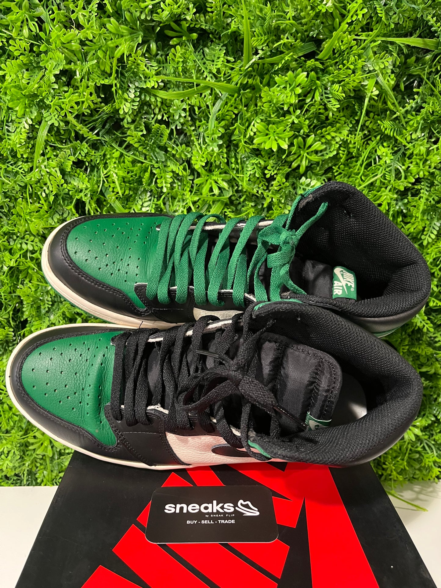 USED Air Jordan 1 Retro High OG Pine Green 555088-302 SIZE 10.5M OG ALL